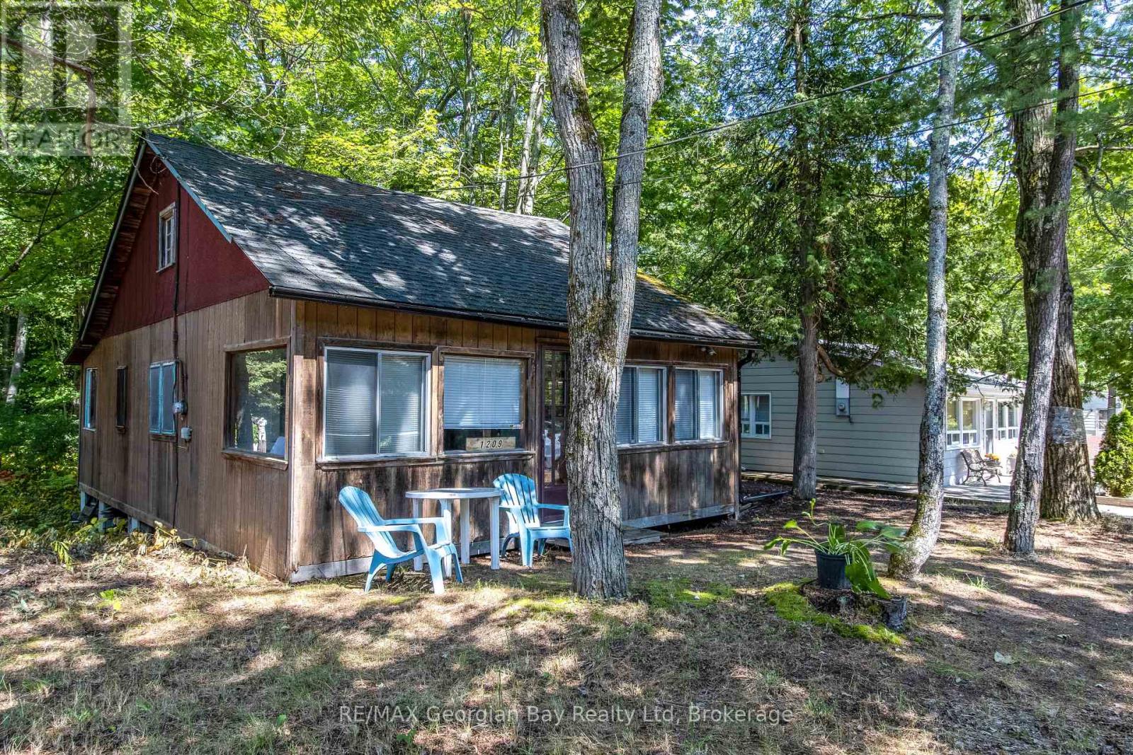 1209 Tiny Beaches Road S, Tiny, Ontario  L0L 2T0 - Photo 4 - S12218431
