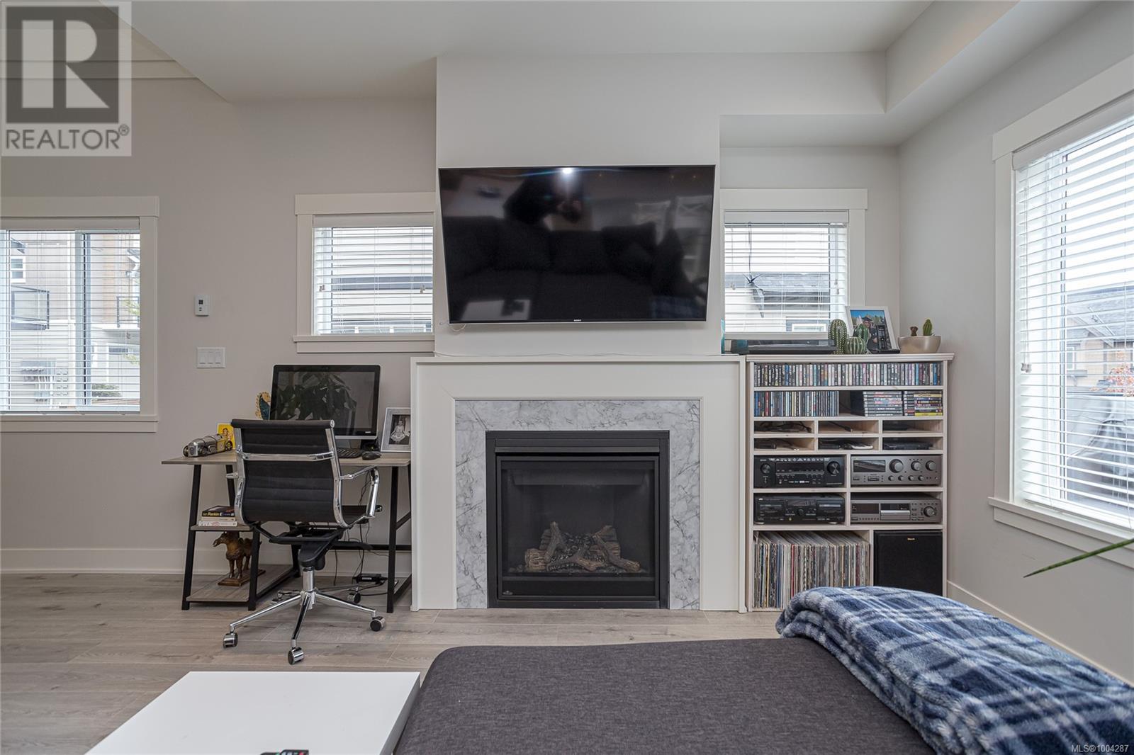 Property at 1212 Moonstone Loop image 2
