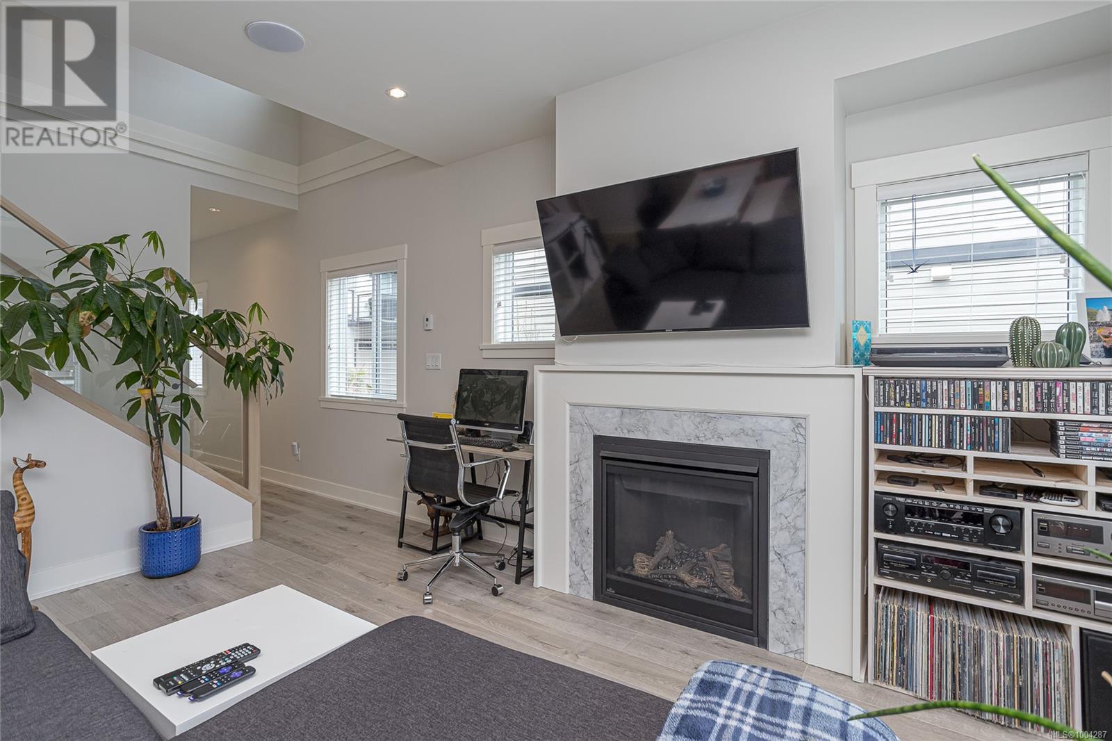 Property at 1212 Moonstone Loop image 3