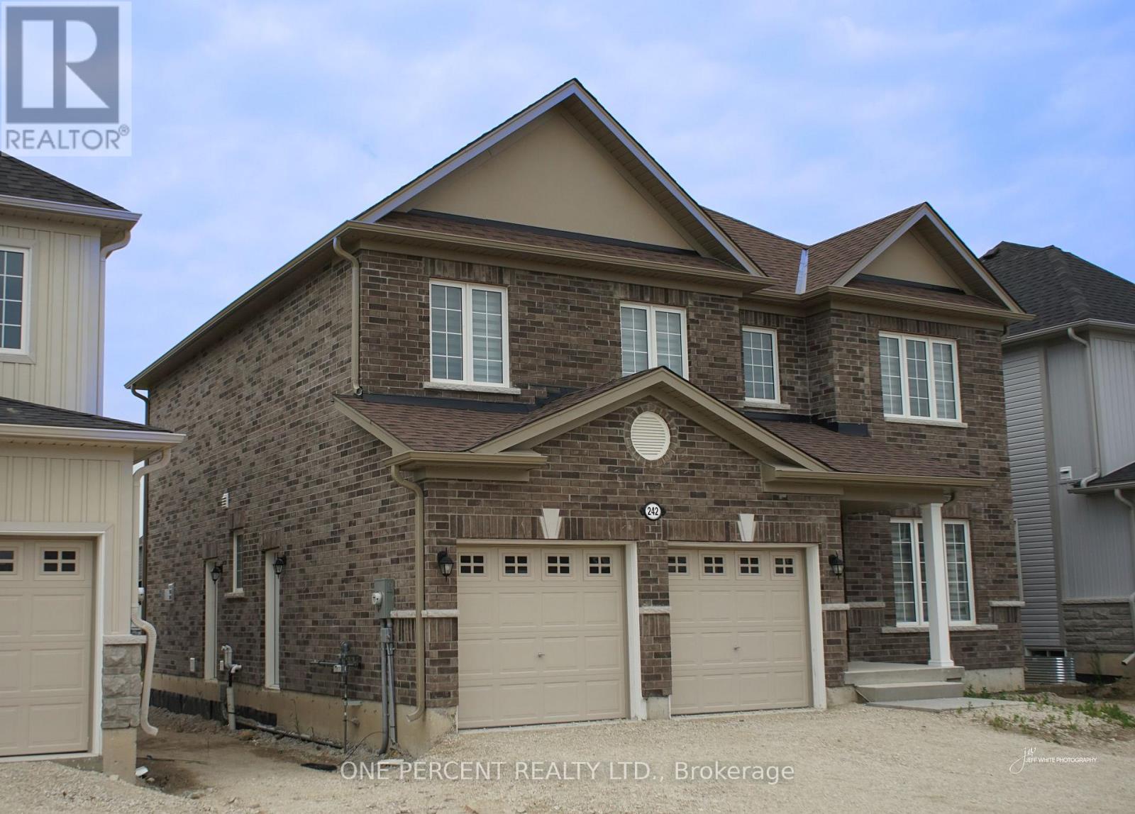 Property at 242 SPRINGFIELD CRESCENT image 3