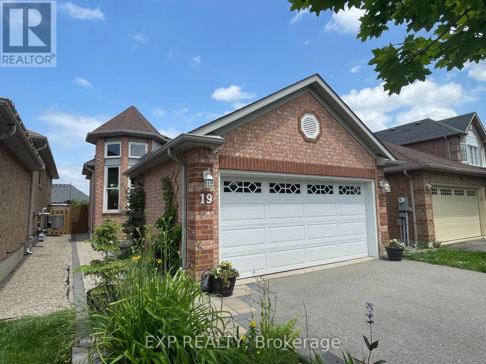 Property at 19 SILKWOOD CRESCENT image 1