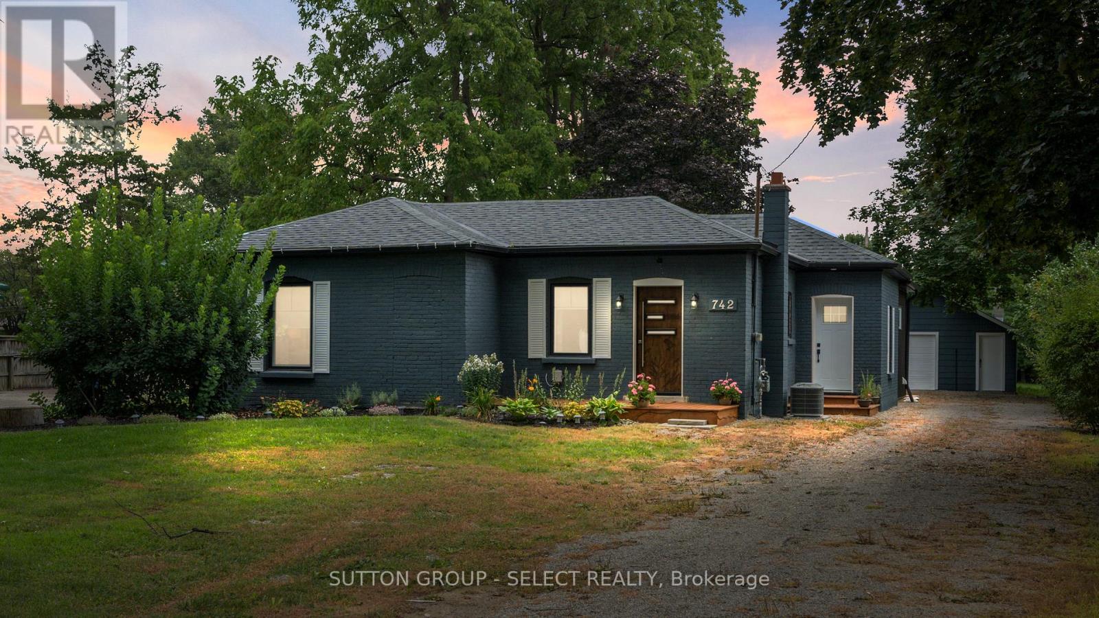 742 Mount Pleasant Road, Brant, Ontario  N3T 5L5 - Photo 3 - X12241323