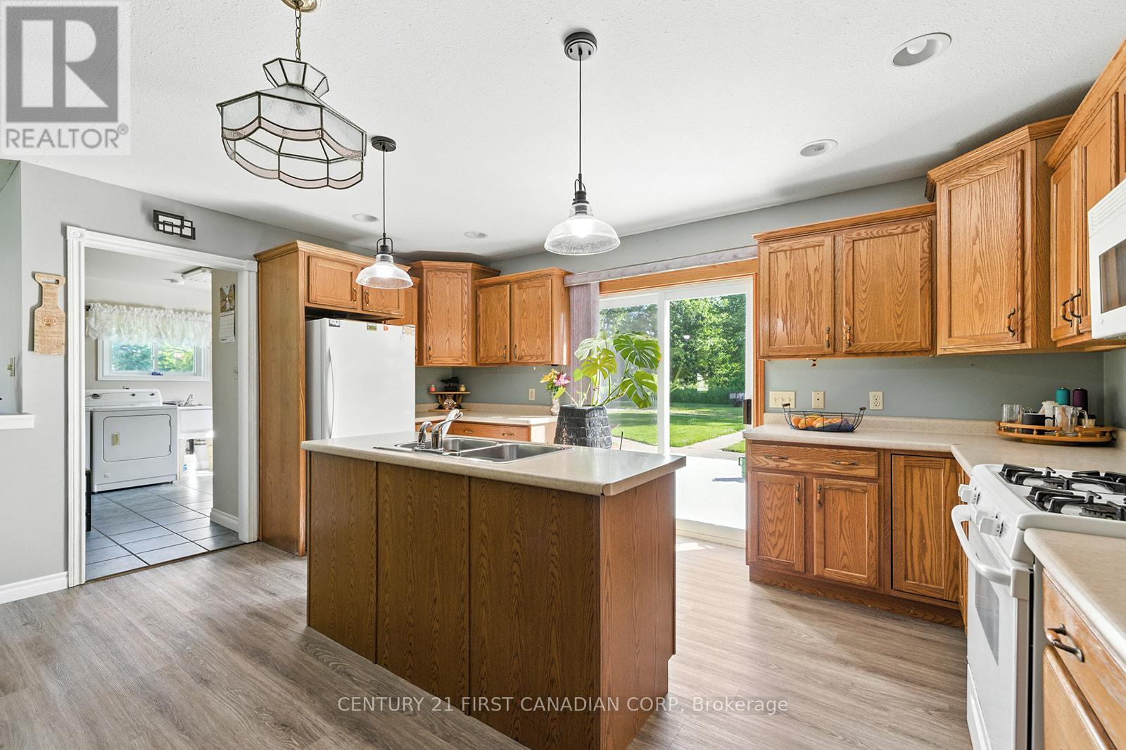 19089 Hill Road, Chatham-Kent, Ontario  N0P 1X0 - Photo 12 - X12241329
