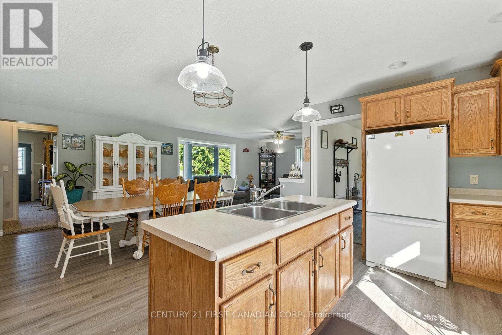 19089 Hill Road, Chatham-Kent, Ontario  N0P 1X0 - Photo 13 - X12241329