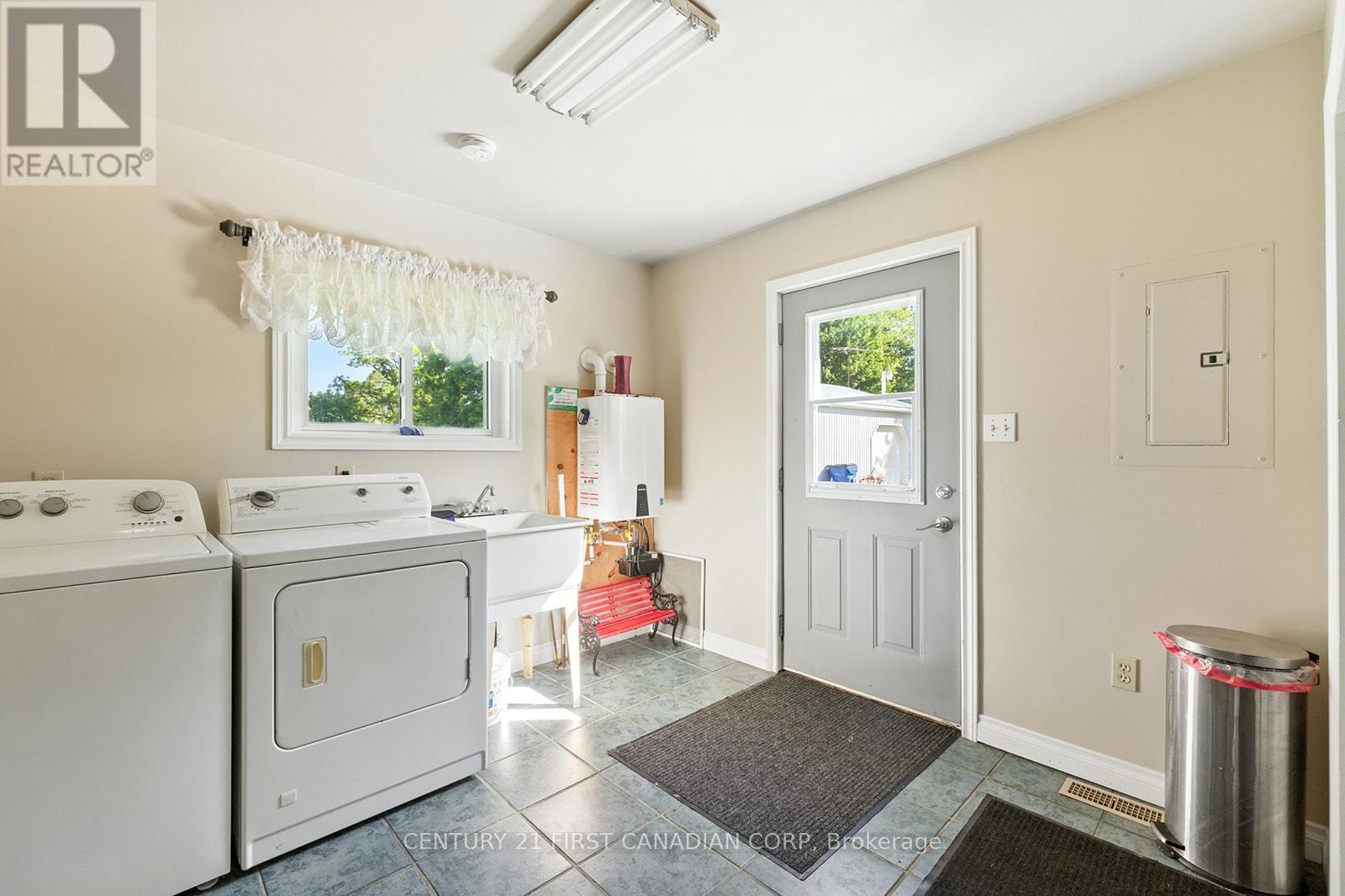 19089 Hill Road, Chatham-Kent, Ontario  N0P 1X0 - Photo 14 - X12241329