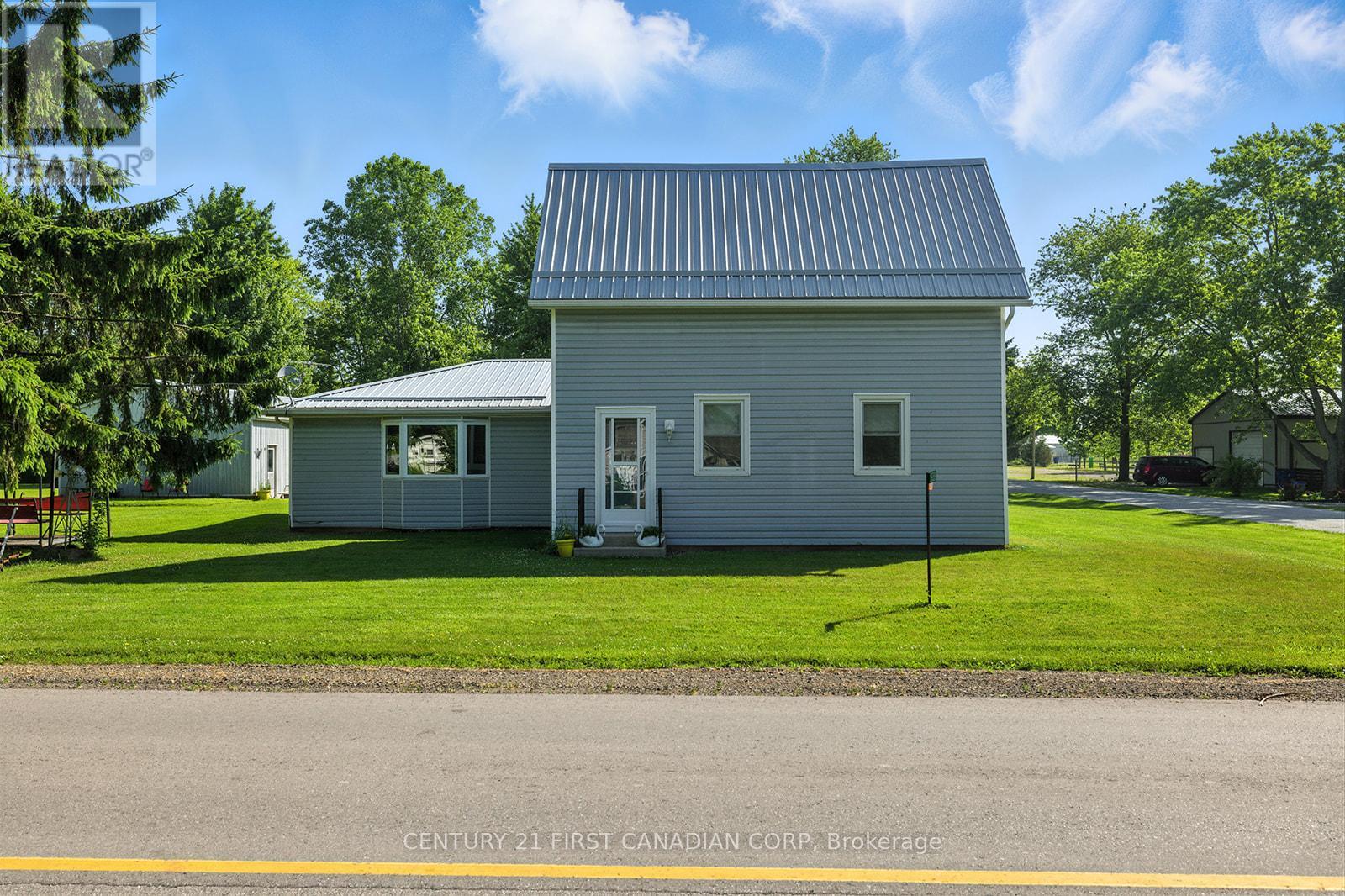19089 Hill Road, Chatham-Kent, Ontario  N0P 1X0 - Photo 2 - X12241329