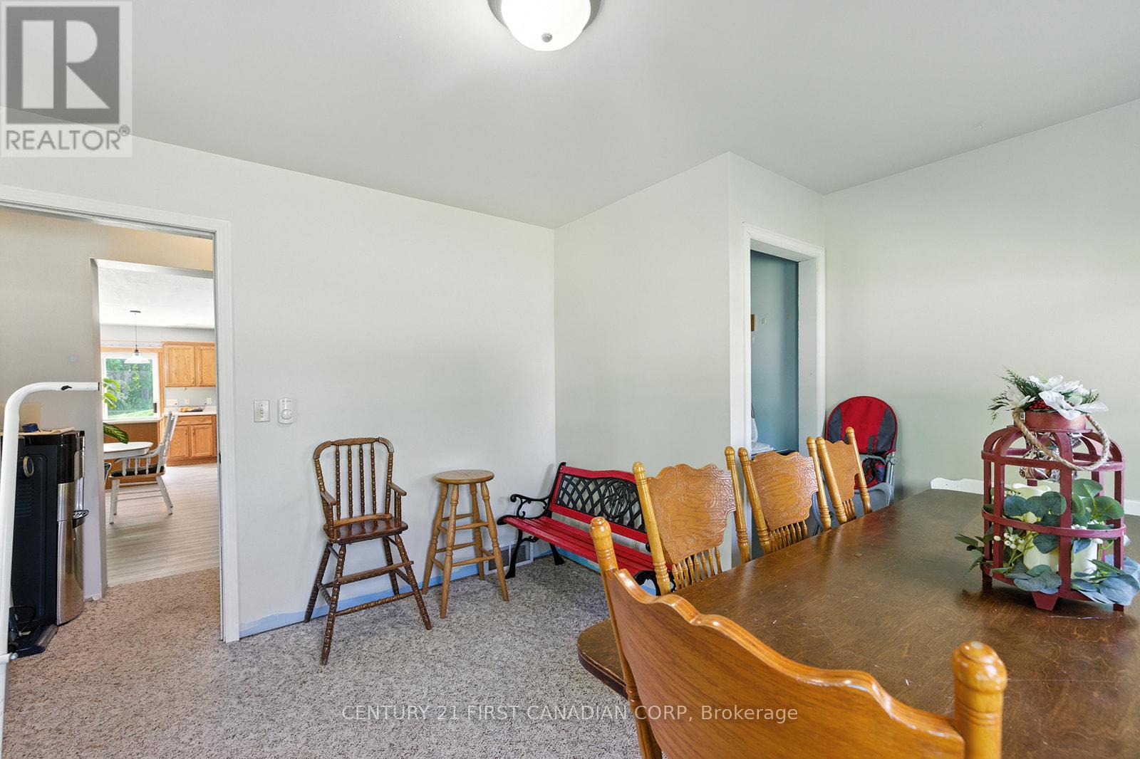 19089 Hill Road, Chatham-Kent, Ontario  N0P 1X0 - Photo 23 - X12241329