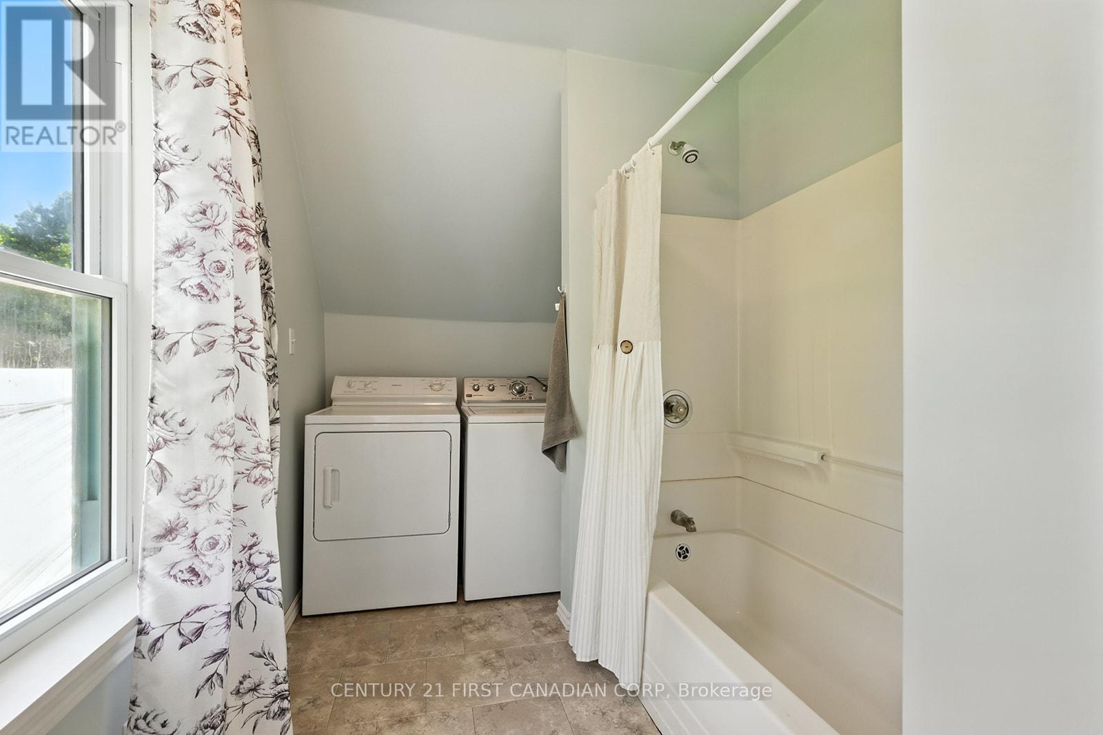 19089 Hill Road, Chatham-Kent, Ontario  N0P 1X0 - Photo 27 - X12241329
