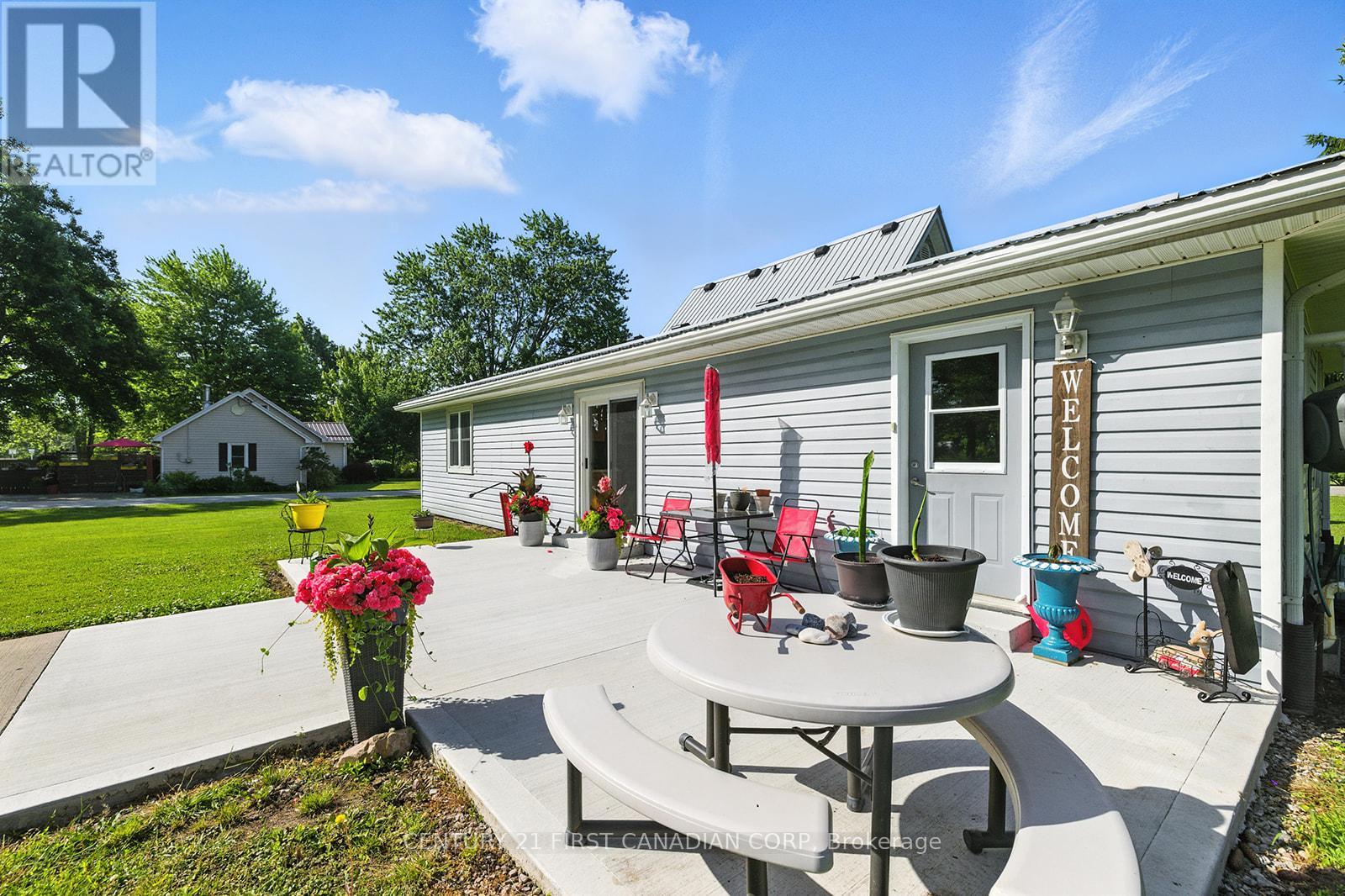 19089 Hill Road, Chatham-Kent, Ontario  N0P 1X0 - Photo 28 - X12241329
