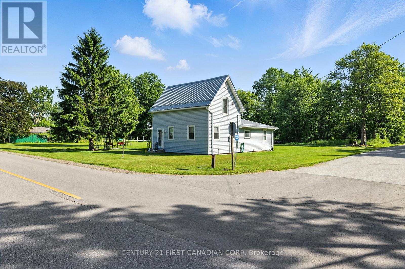 19089 Hill Road, Chatham-Kent, Ontario  N0P 1X0 - Photo 3 - X12241329