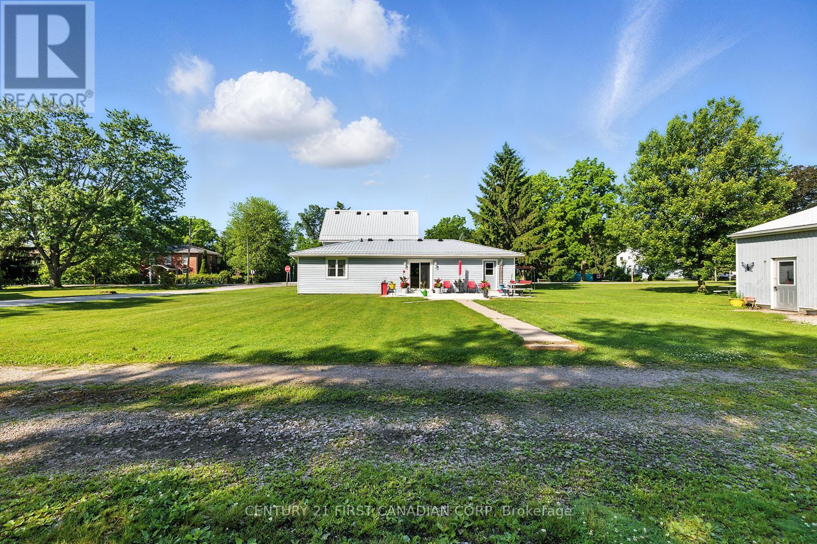 19089 Hill Road, Chatham-Kent, Ontario  N0P 1X0 - Photo 31 - X12241329