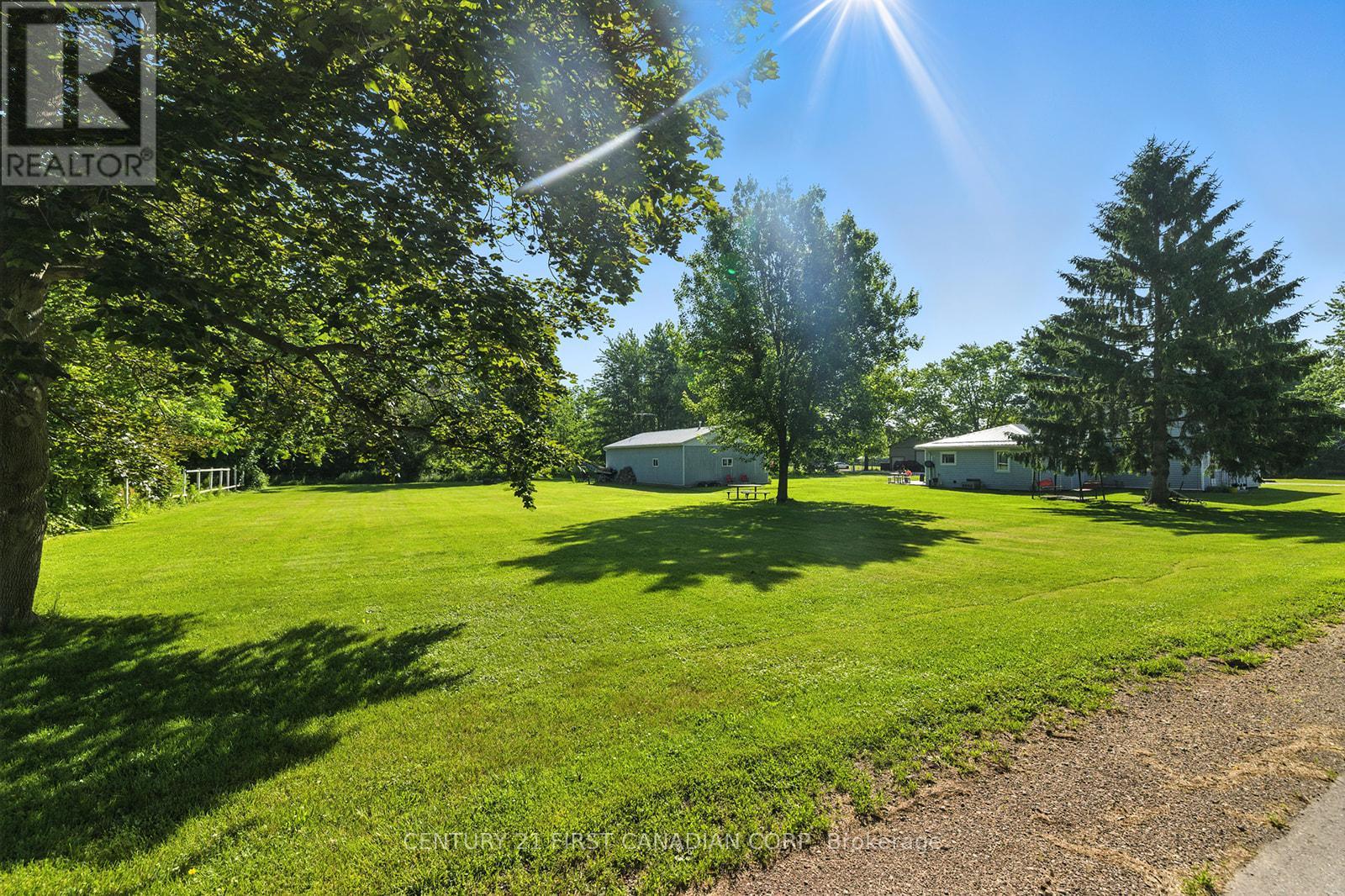 19089 Hill Road, Chatham-Kent, Ontario  N0P 1X0 - Photo 32 - X12241329