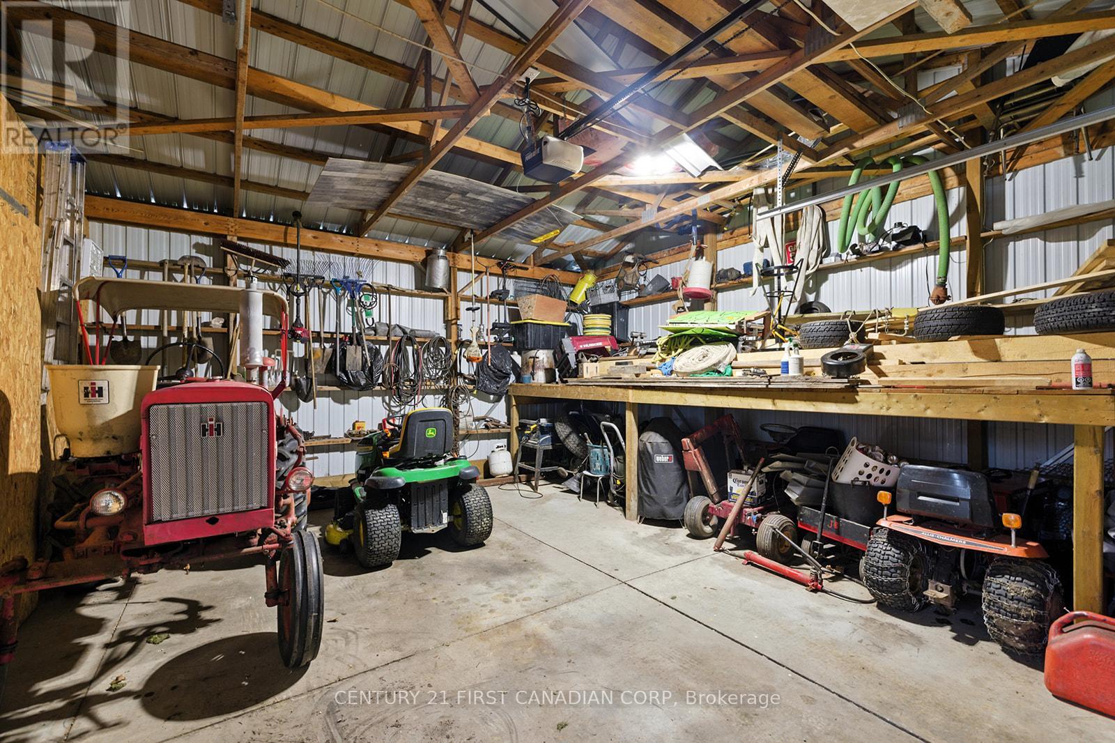19089 Hill Road, Chatham-Kent, Ontario  N0P 1X0 - Photo 38 - X12241329