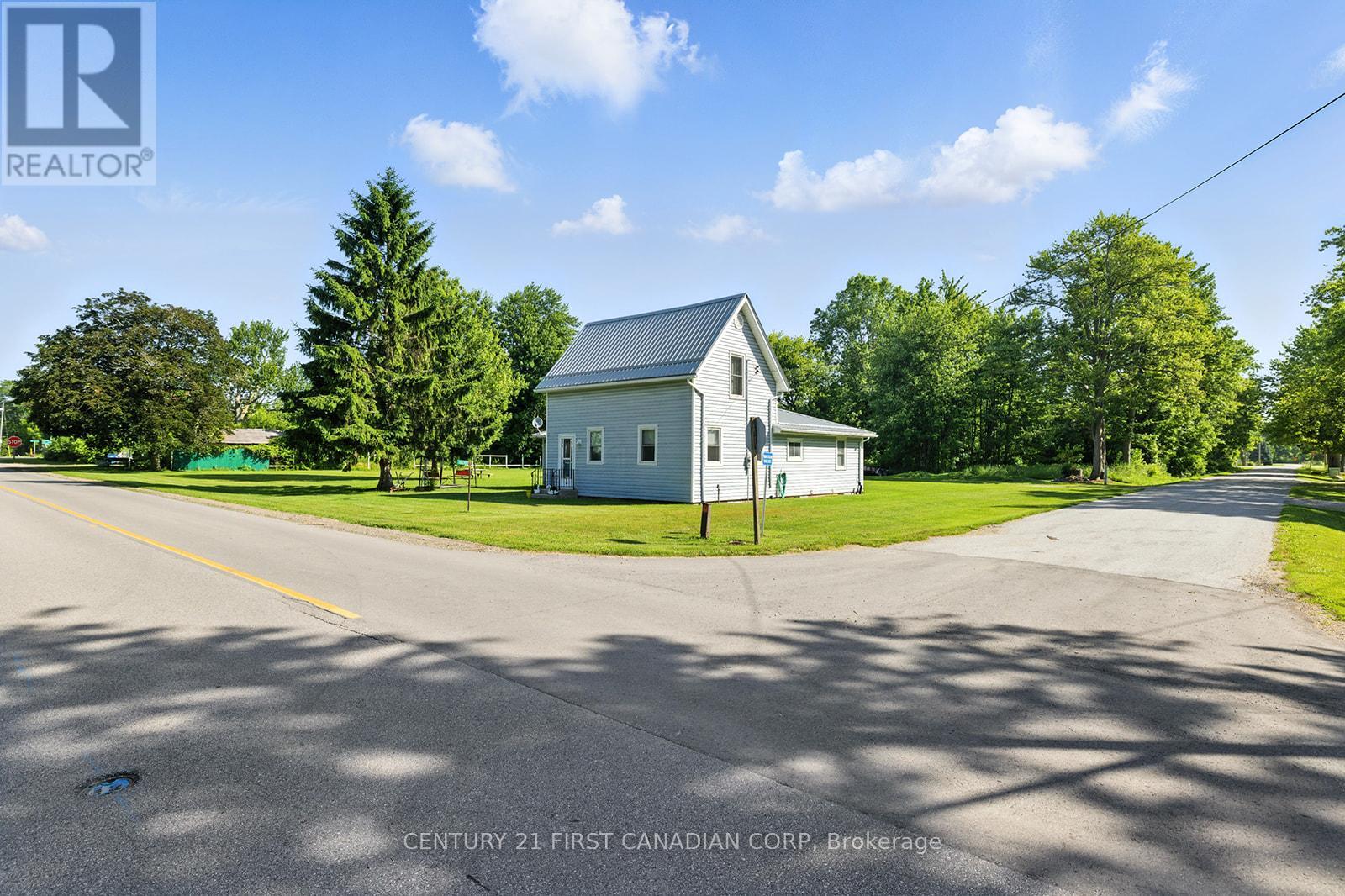 19089 Hill Road, Chatham-Kent, Ontario  N0P 1X0 - Photo 4 - X12241329
