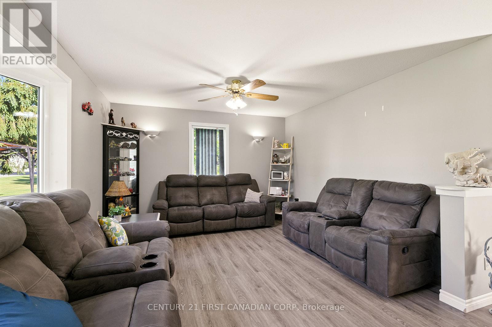 19089 Hill Road, Chatham-Kent, Ontario  N0P 1X0 - Photo 6 - X12241329