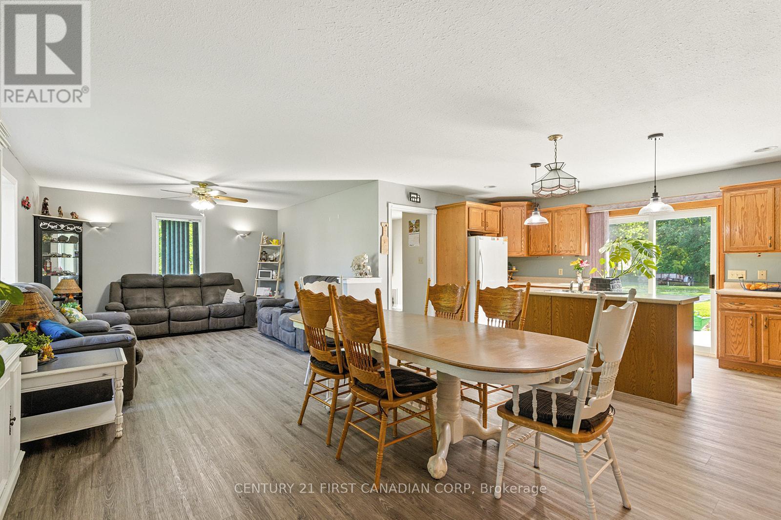19089 Hill Road, Chatham-Kent, Ontario  N0P 1X0 - Photo 7 - X12241329