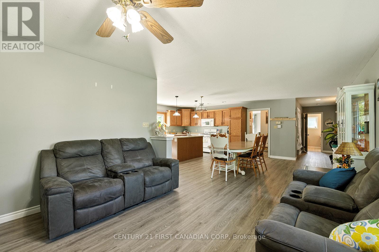 19089 Hill Road, Chatham-Kent, Ontario  N0P 1X0 - Photo 8 - X12241329
