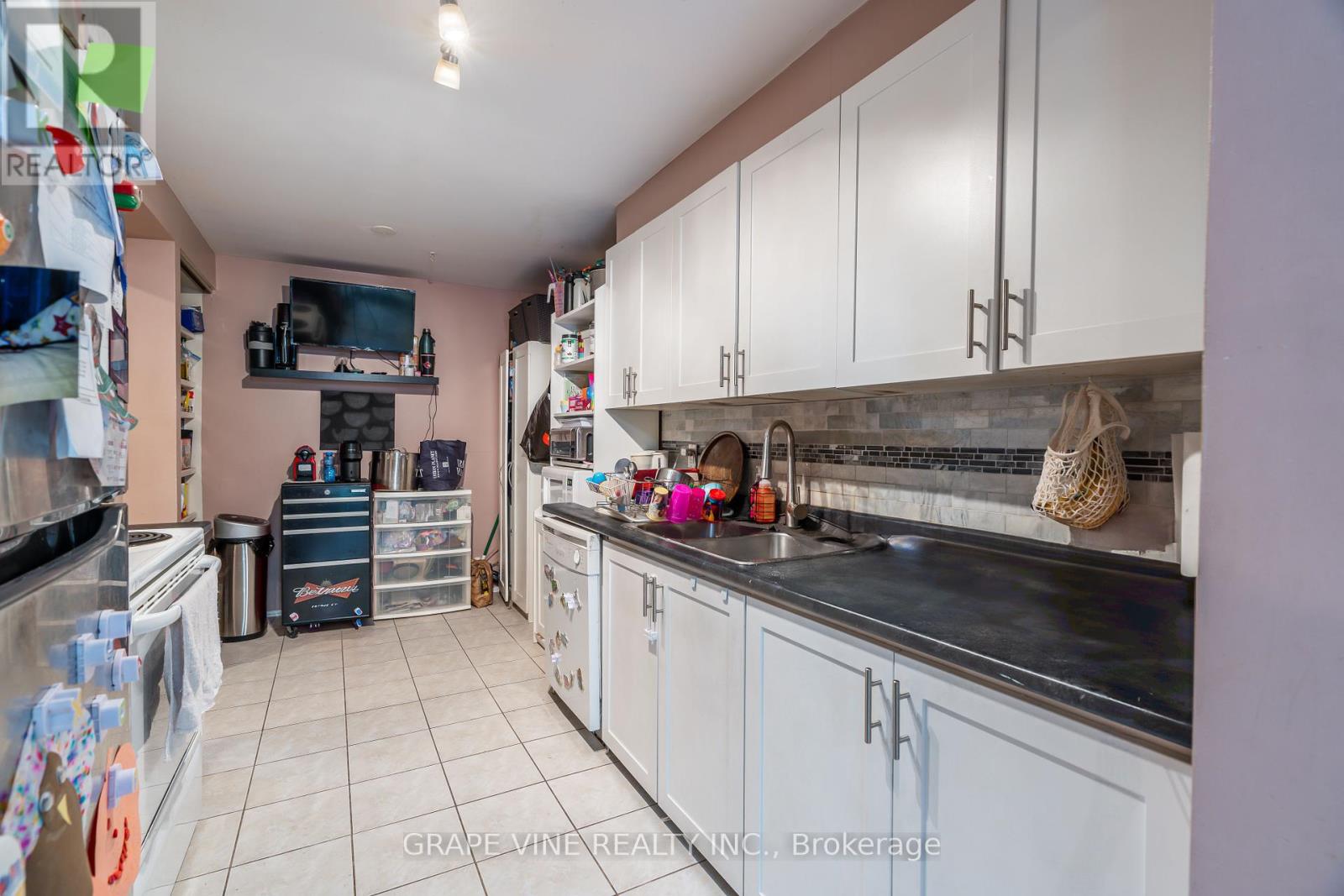 B - 30b Castlebrook Lane, Ottawa, Ontario  K2G 5G5 - Photo 7 - X12241304