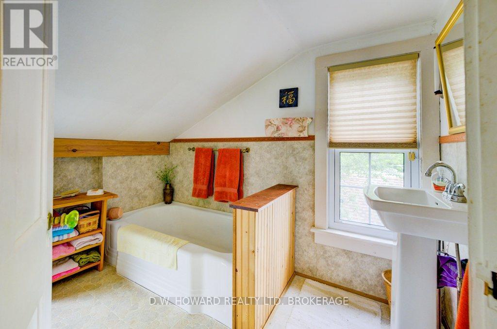 302 Beachview Avenue, Fort Erie, Ontario  L2A 4L7 - Photo 33 - X12241325