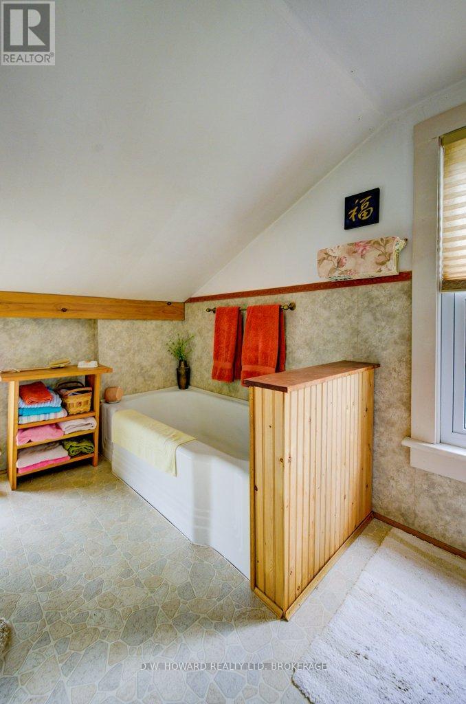 302 Beachview Avenue, Fort Erie, Ontario  L2A 4L7 - Photo 34 - X12241325