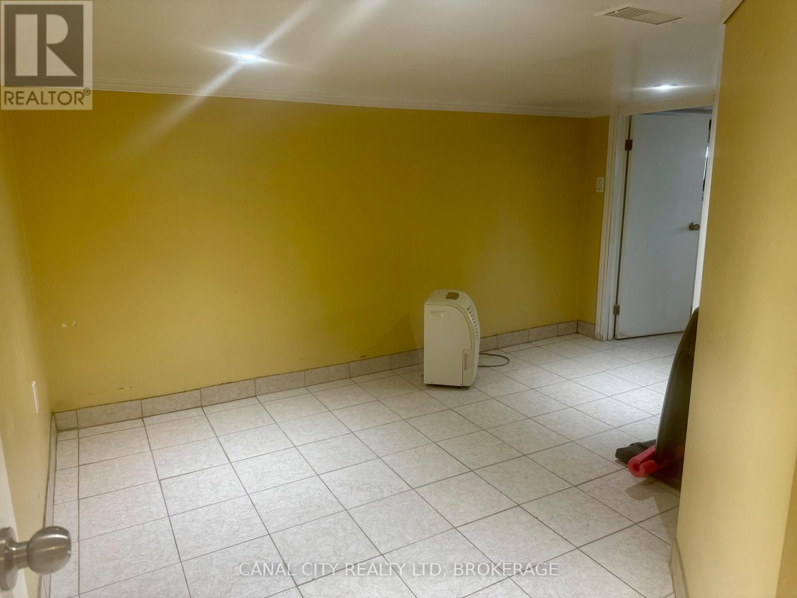 75 West Street N, Thorold, Ontario  L2V 2S4 - Photo 17 - X12239693