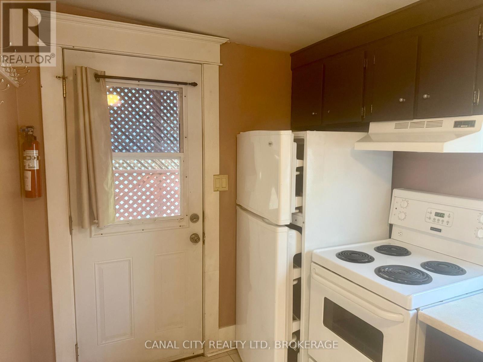75 West Street N, Thorold, Ontario  L2V 2S4 - Photo 7 - X12239693
