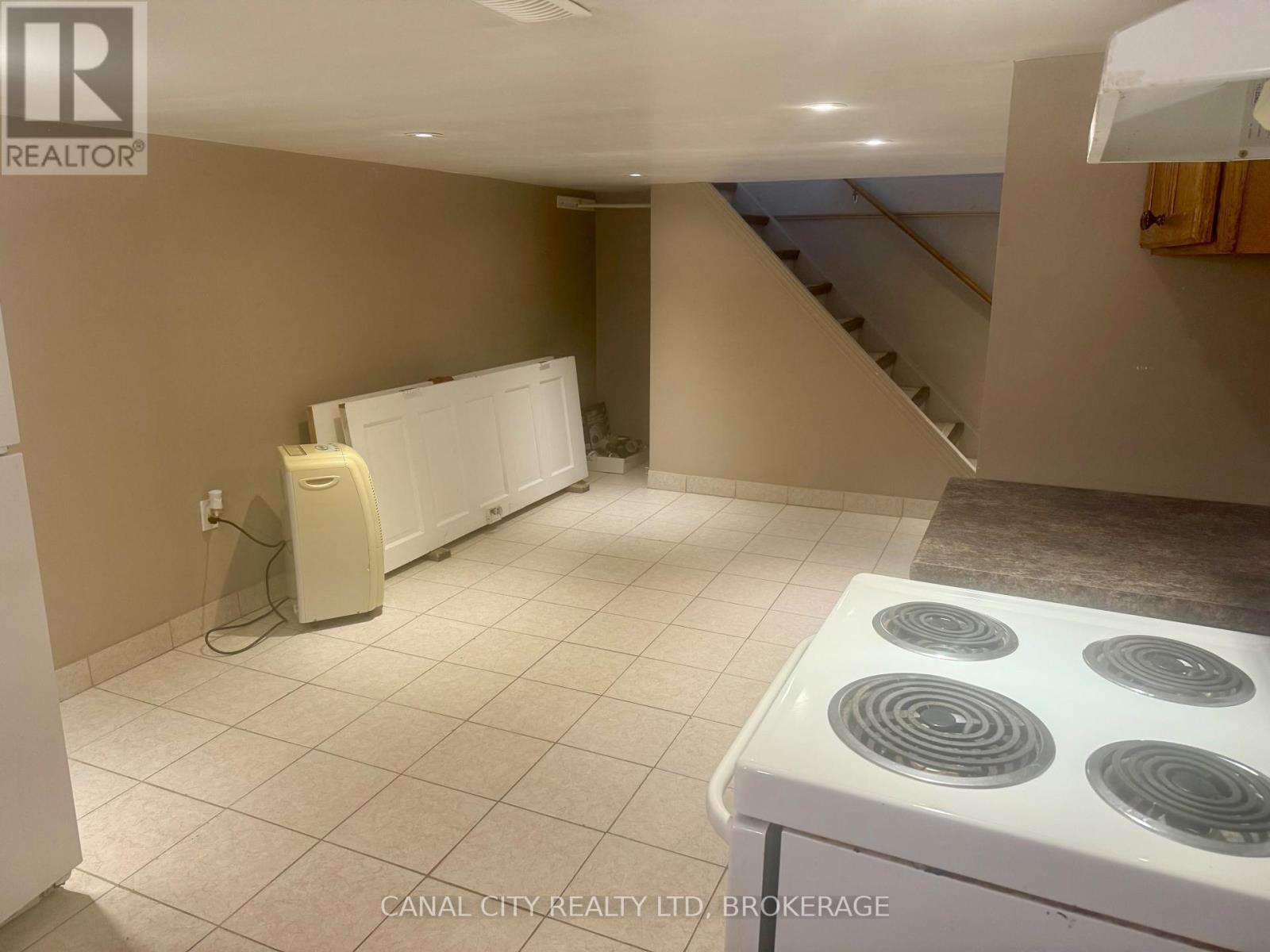 75 West Street N, Thorold, Ontario  L2V 2S4 - Photo 14 - X12239693