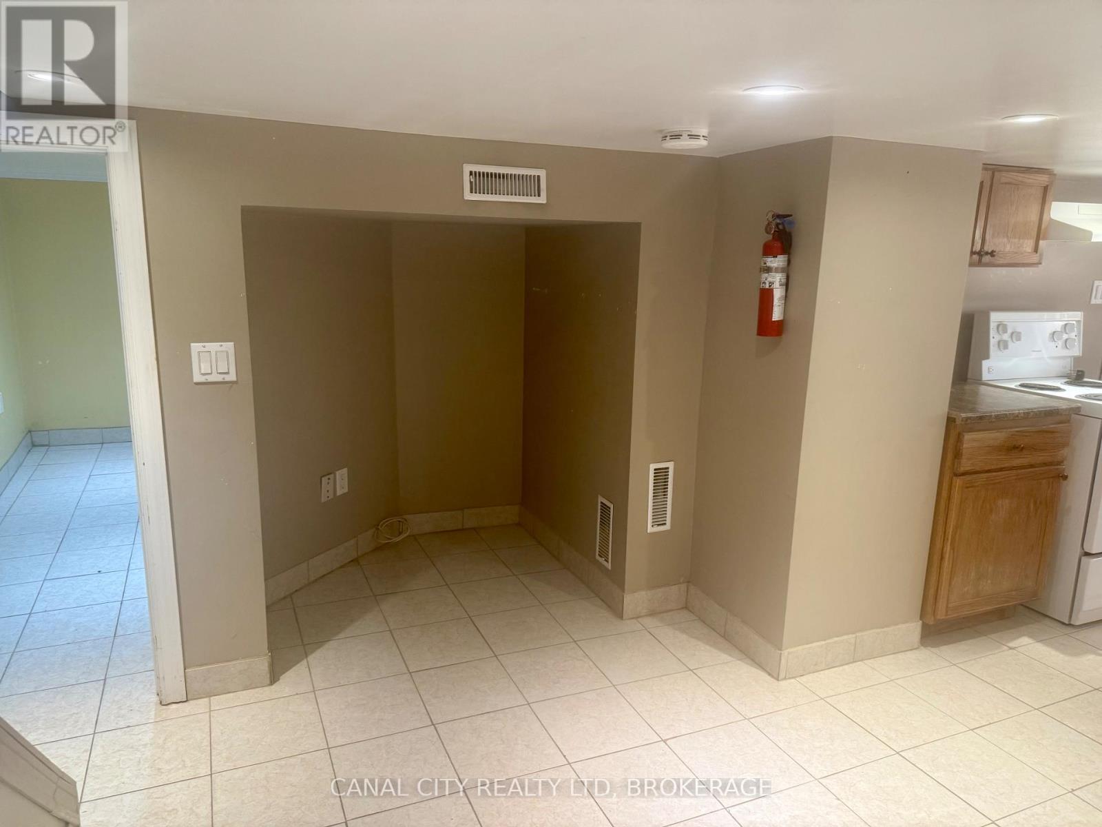 75 West Street N, Thorold, Ontario  L2V 2S4 - Photo 18 - X12239693