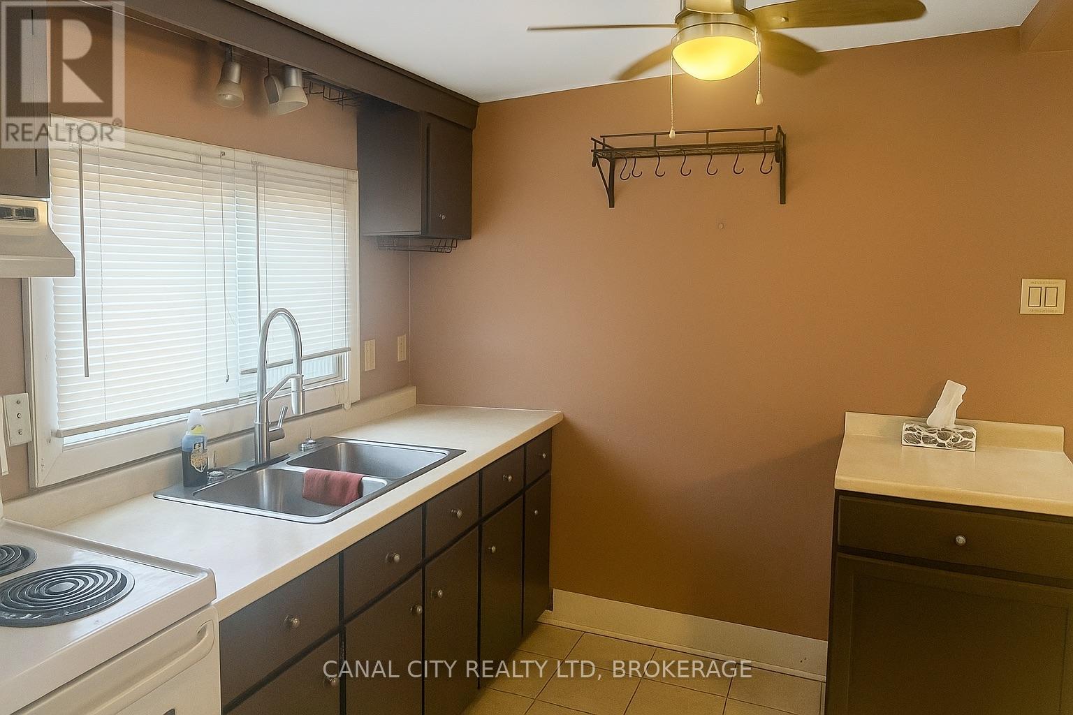 75 West Street N, Thorold, Ontario  L2V 2S4 - Photo 8 - X12239693