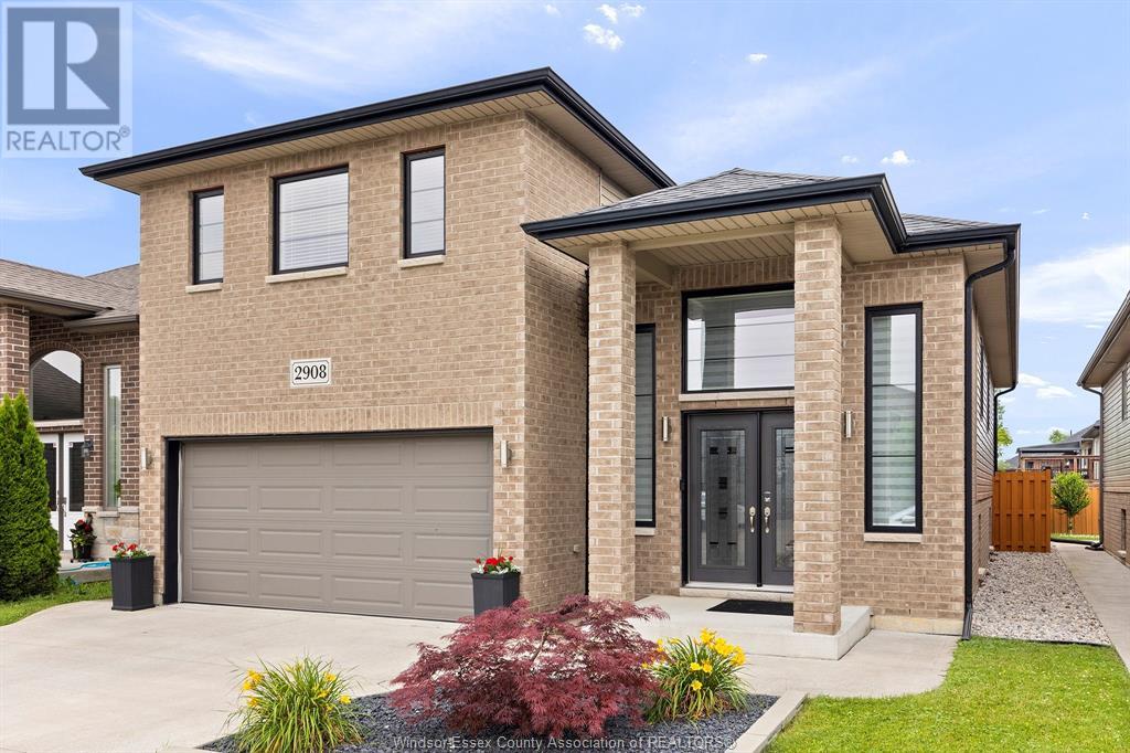 Property at 2908 MCROBBIE CRESCENT image 2