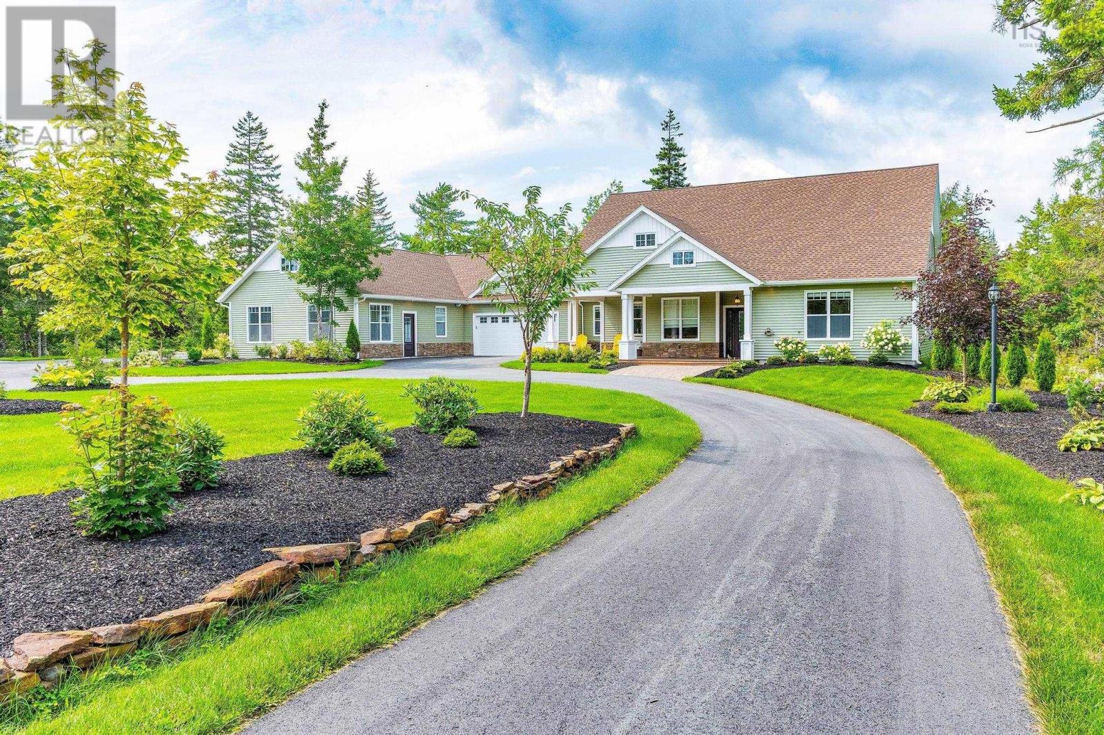 Property at 257 Goldeneye Drive image 3