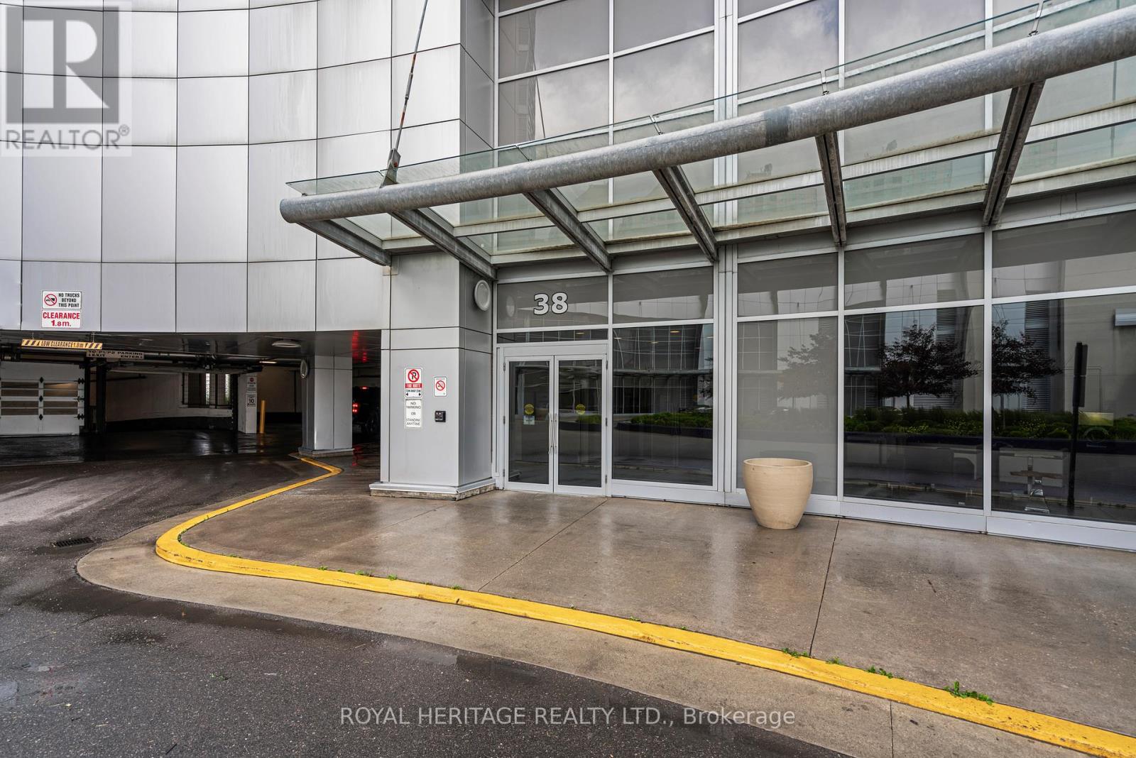 Property at 1716 - 38 LEE CENTRE DRIVE image 3