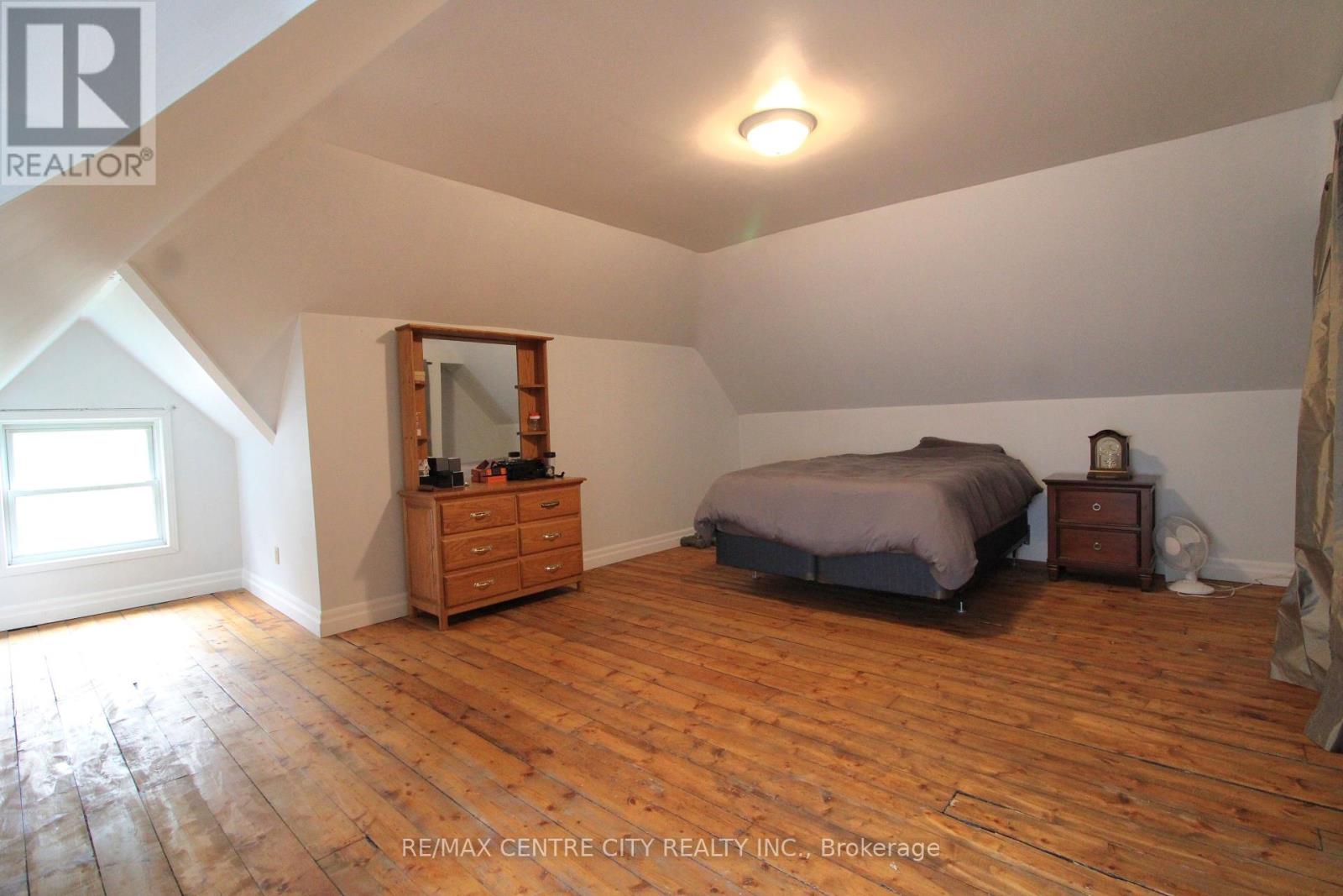 28 Maple Street, St. Thomas, Ontario  N5R 1Y9 - Photo 11 - X12241384
