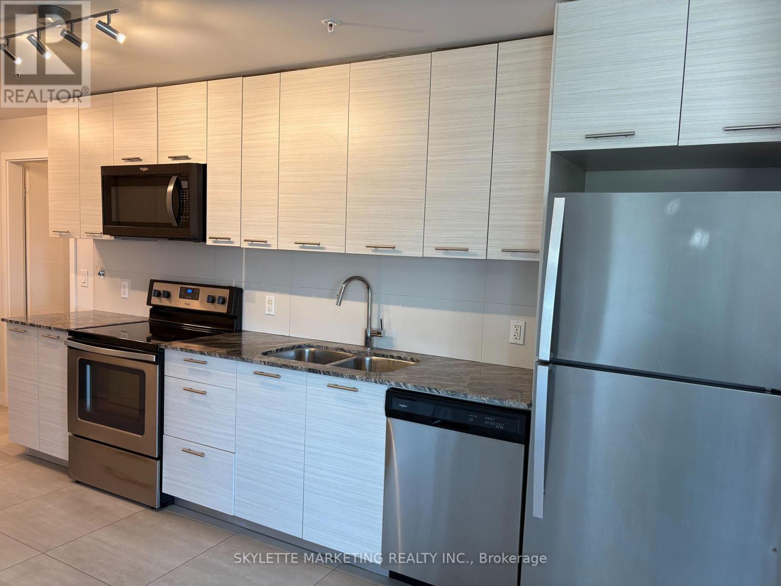 601 - 251 Hemlock Street, Waterloo, Ontario  N2L 3R4 - Photo 7 - X12241313