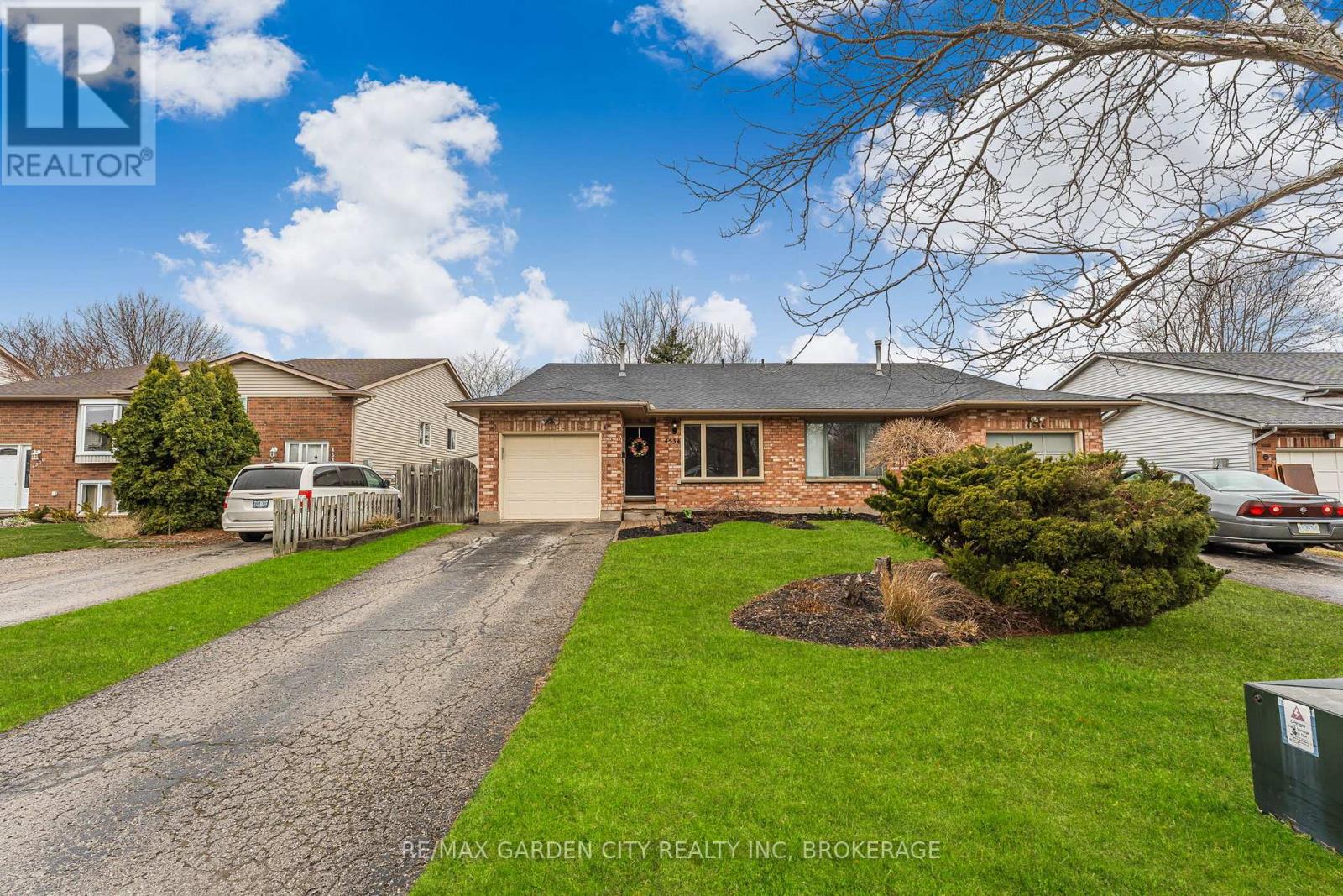 Property at 4534 DUFFERIN AVENUE image 2