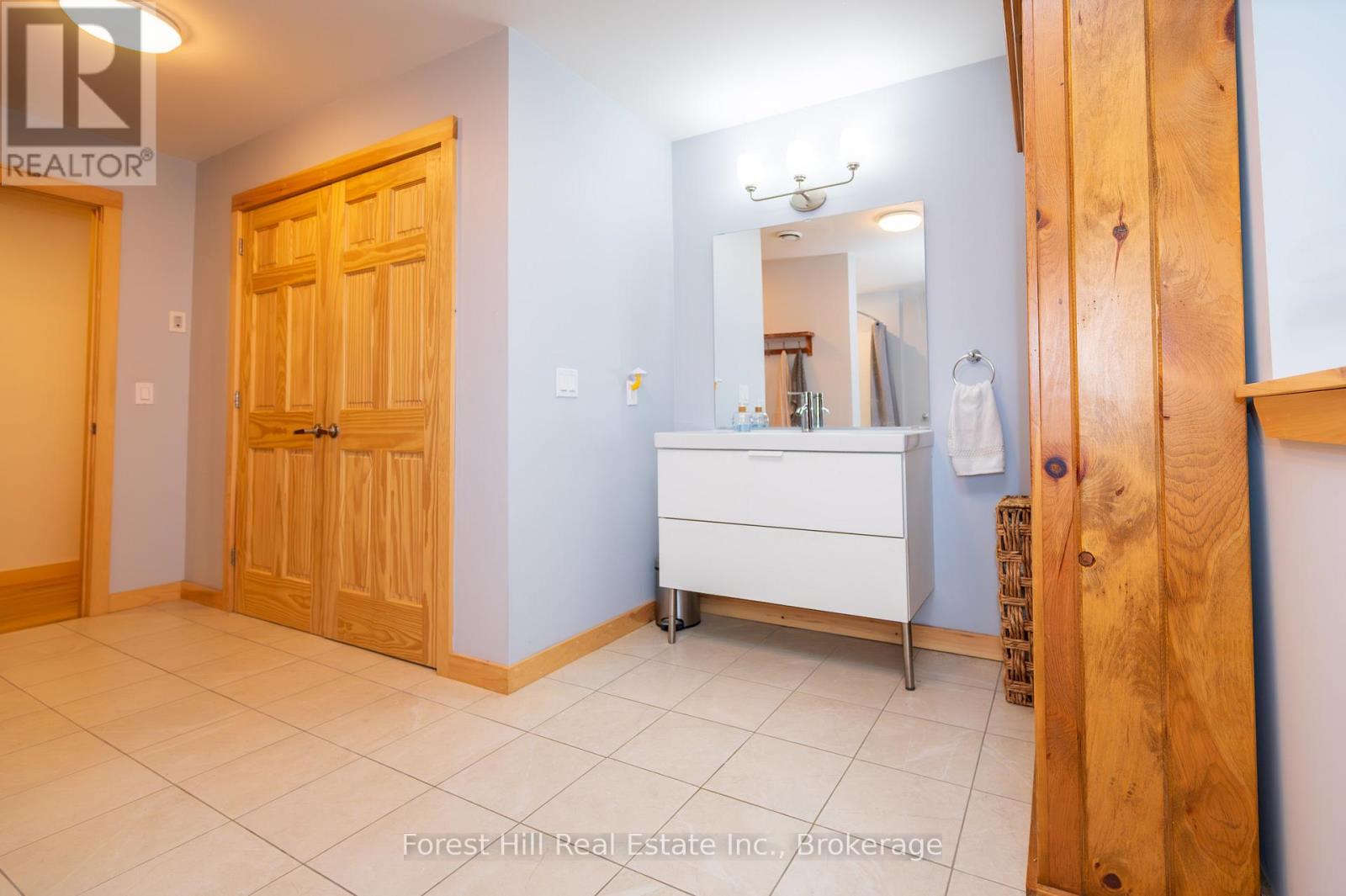 2776 Muskoka Rd 117 Road S, Lake Of Bays (Mclean), Ontario  P0B 1A0 - Photo 13 - X12236749