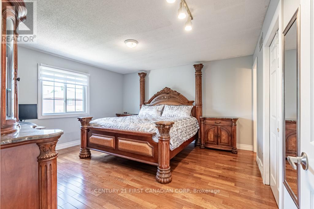 169 Ashley Crescent, London South, Ontario  N6E 3P9 - Photo 14 - X12241493