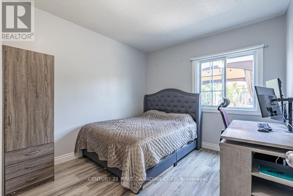 169 Ashley Crescent, London South, Ontario  N6E 3P9 - Photo 34 - X12241493