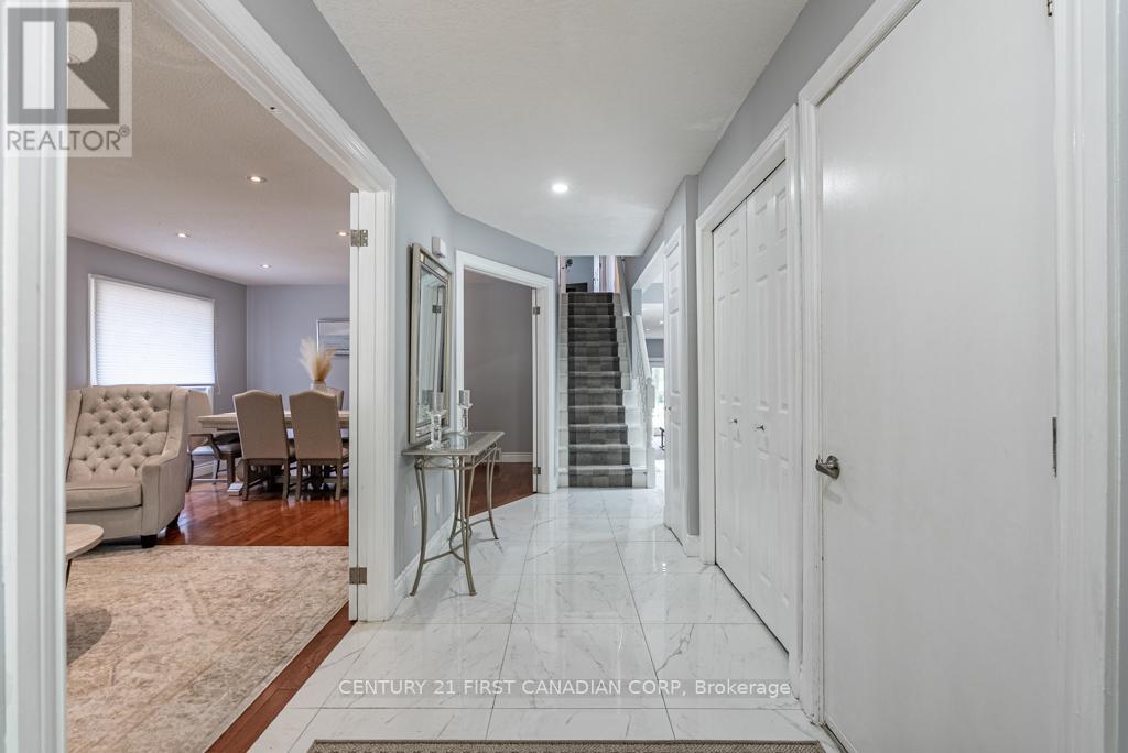 169 Ashley Crescent, London South, Ontario  N6E 3P9 - Photo 6 - X12241493