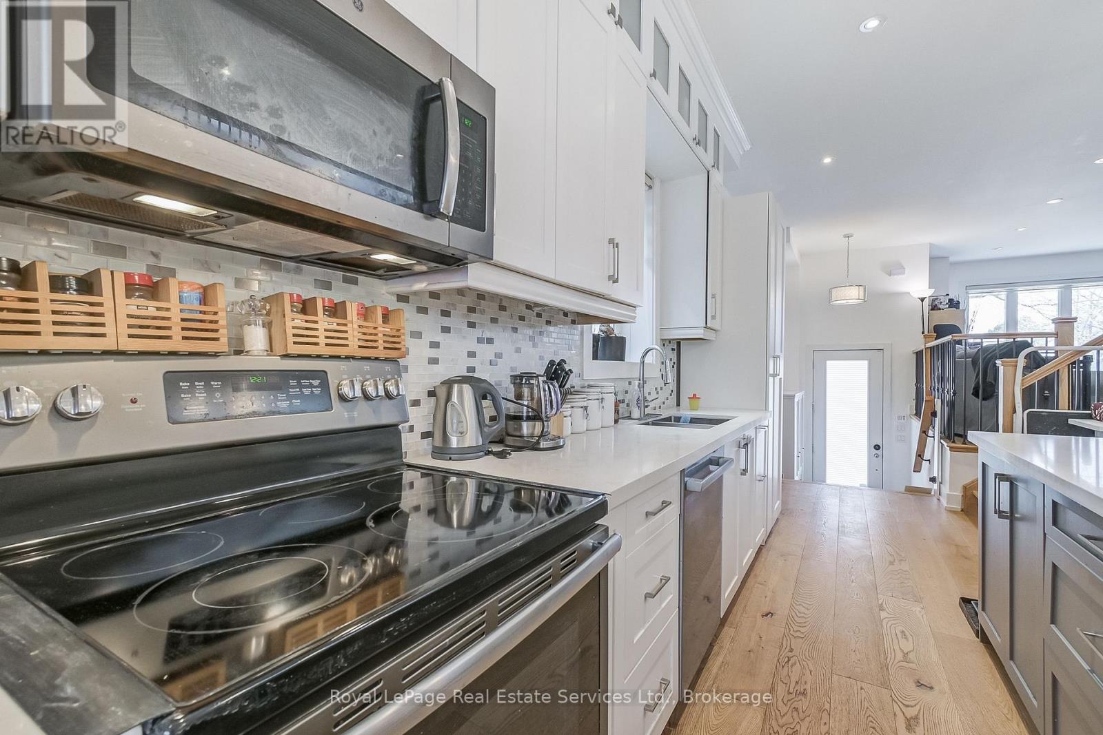 176 Leyton Avenue, Toronto, Ontario  M1L 3V6 - Photo 10 - E12241528