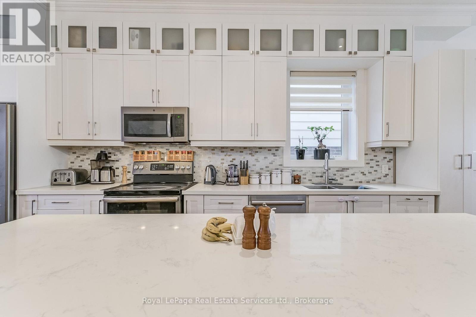 176 Leyton Avenue, Toronto, Ontario  M1L 3V6 - Photo 9 - E12241528