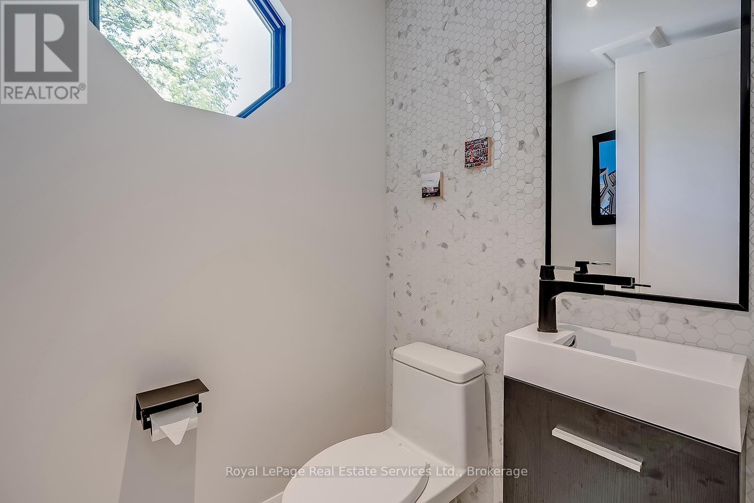 111 Judith Crescent, Hamilton, Ontario  L9G 1L3 - Photo 21 - X12241485
