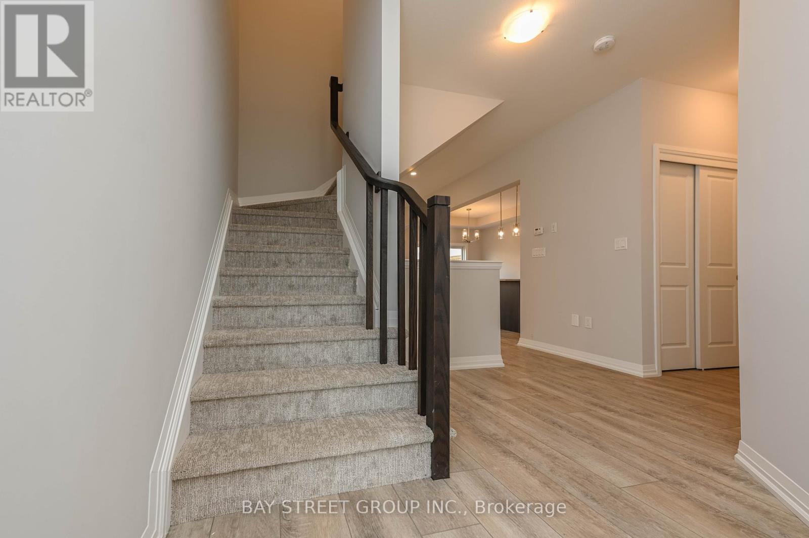 61 - 4552 Portage Road, Niagara Falls, Ontario  L2E 6A8 - Photo 7 - X12241499
