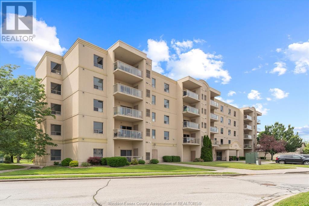 315 Village Grove Unit# 505, Tecumseh, Ontario  N8N 5G4 - Photo 3 - 25015903