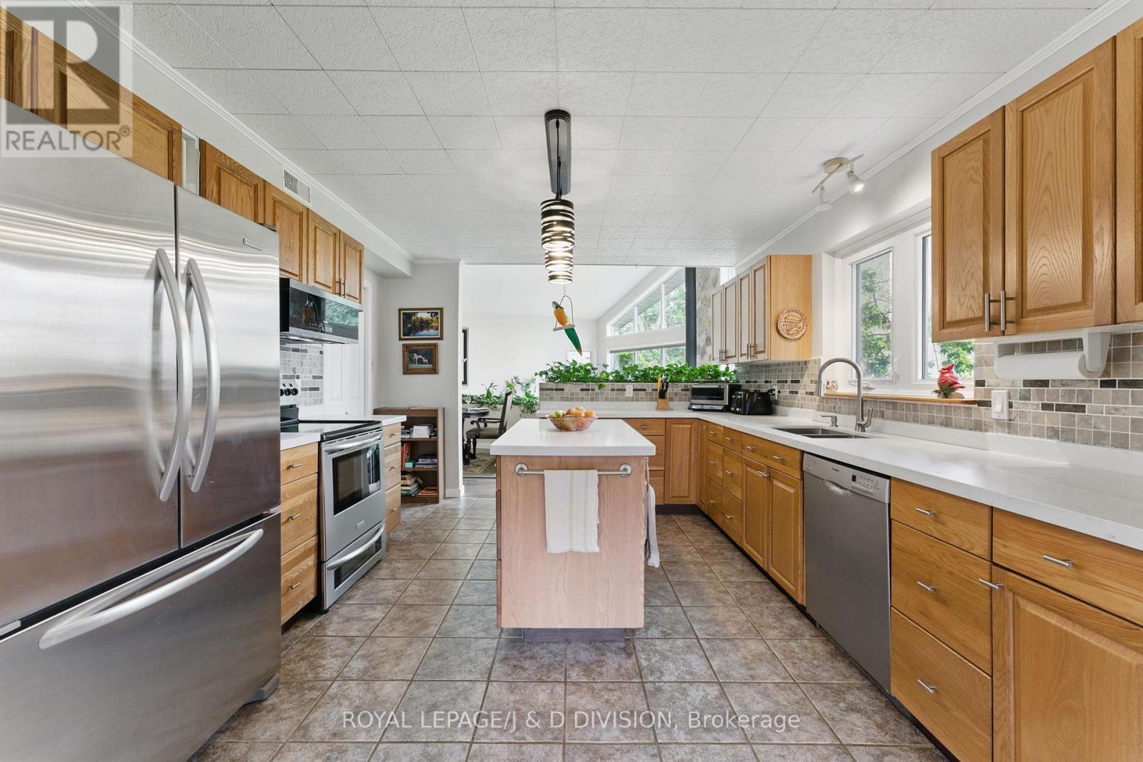 295 Brant Road, Brant, Ontario  N0E 1N0 - Photo 10 - X12131756