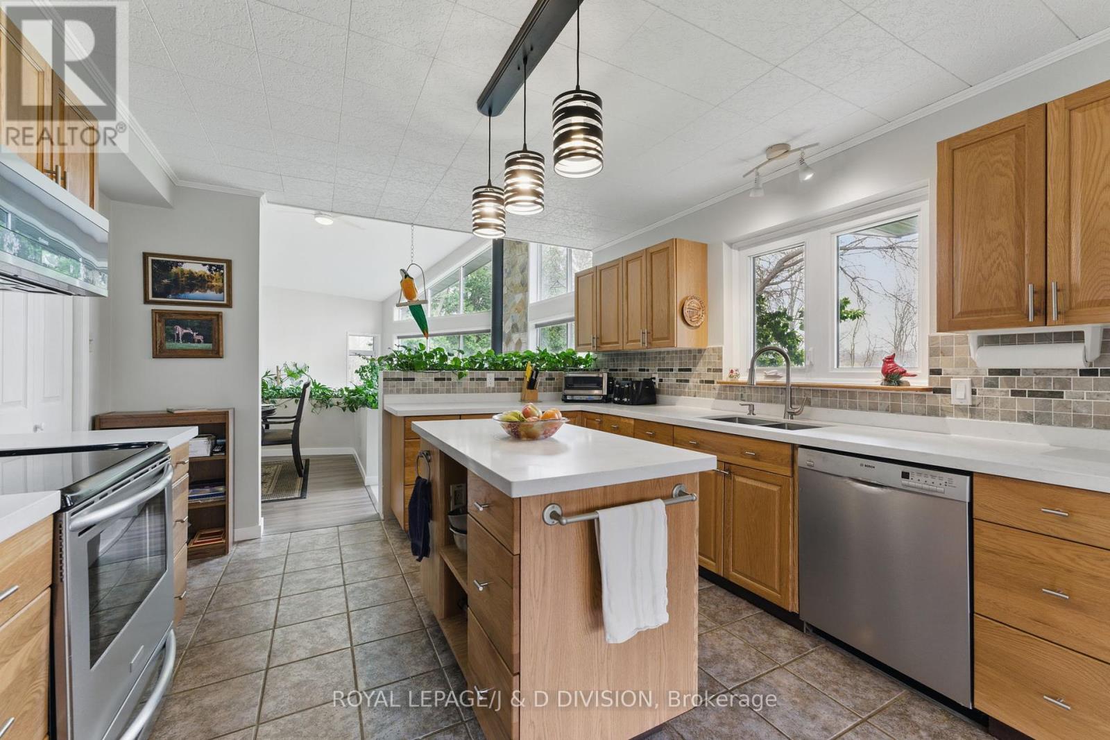 295 Brant Road, Brant, Ontario  N0E 1N0 - Photo 11 - X12131756