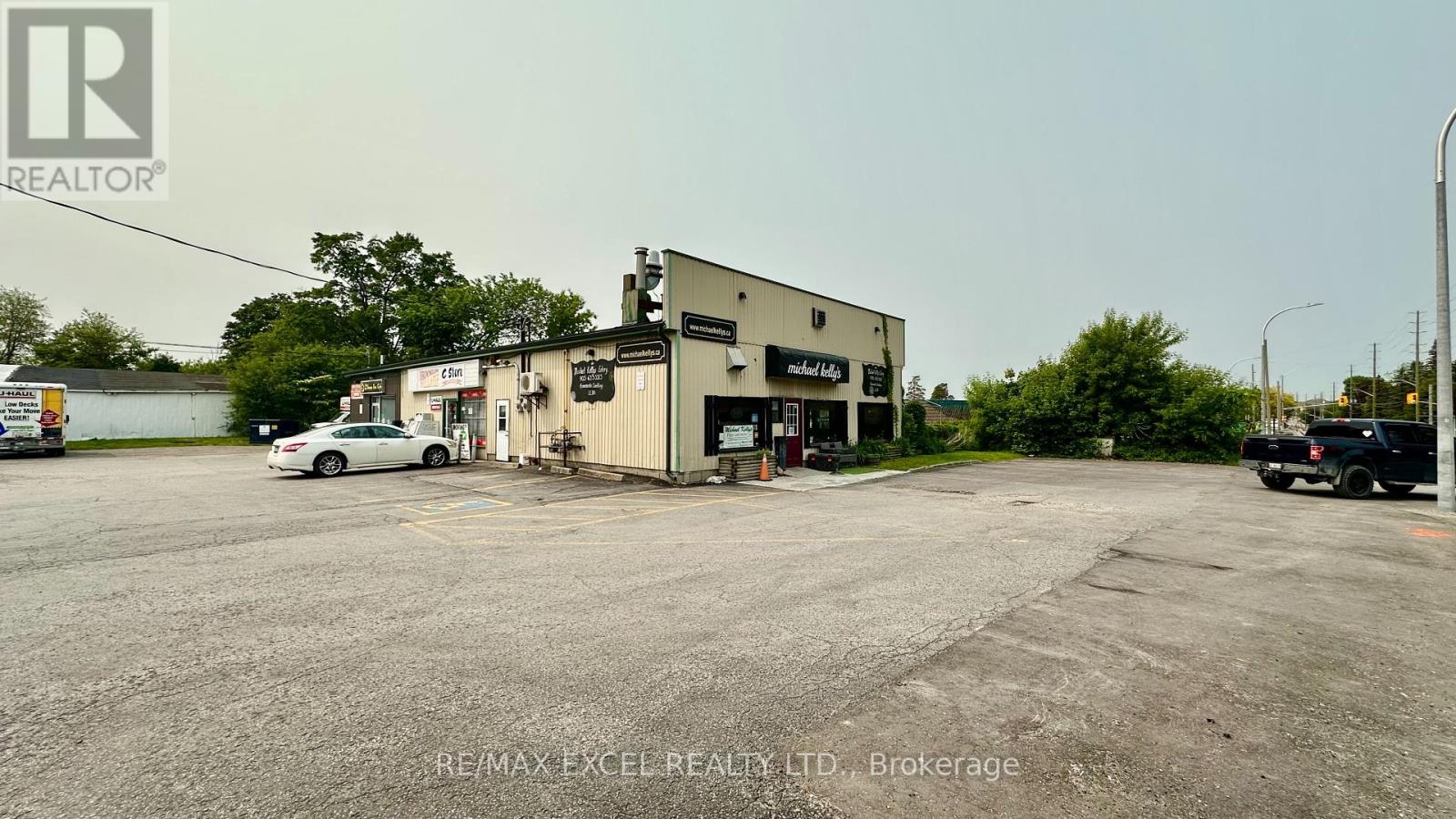 93 Winchester Road E, Whitby, Ontario  L1M 1B4 - Photo 2 - E12241413