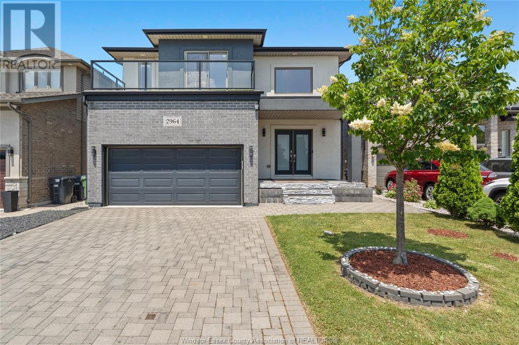 Property at 2964 MCROBBIE CRESCENT image 2
