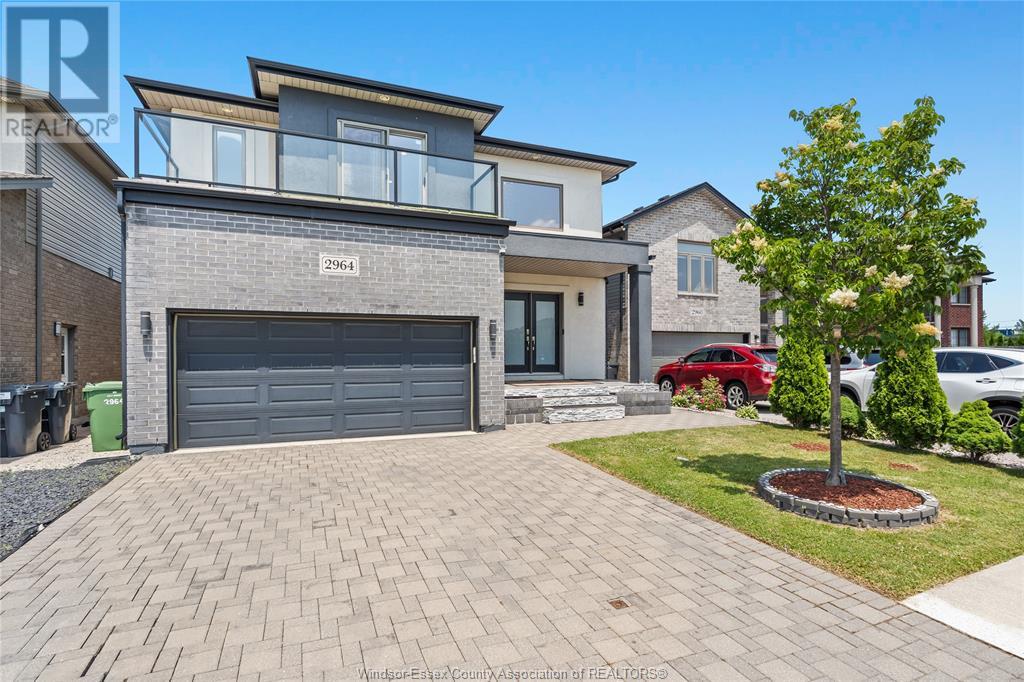 Property at 2964 MCROBBIE CRESCENT image 3