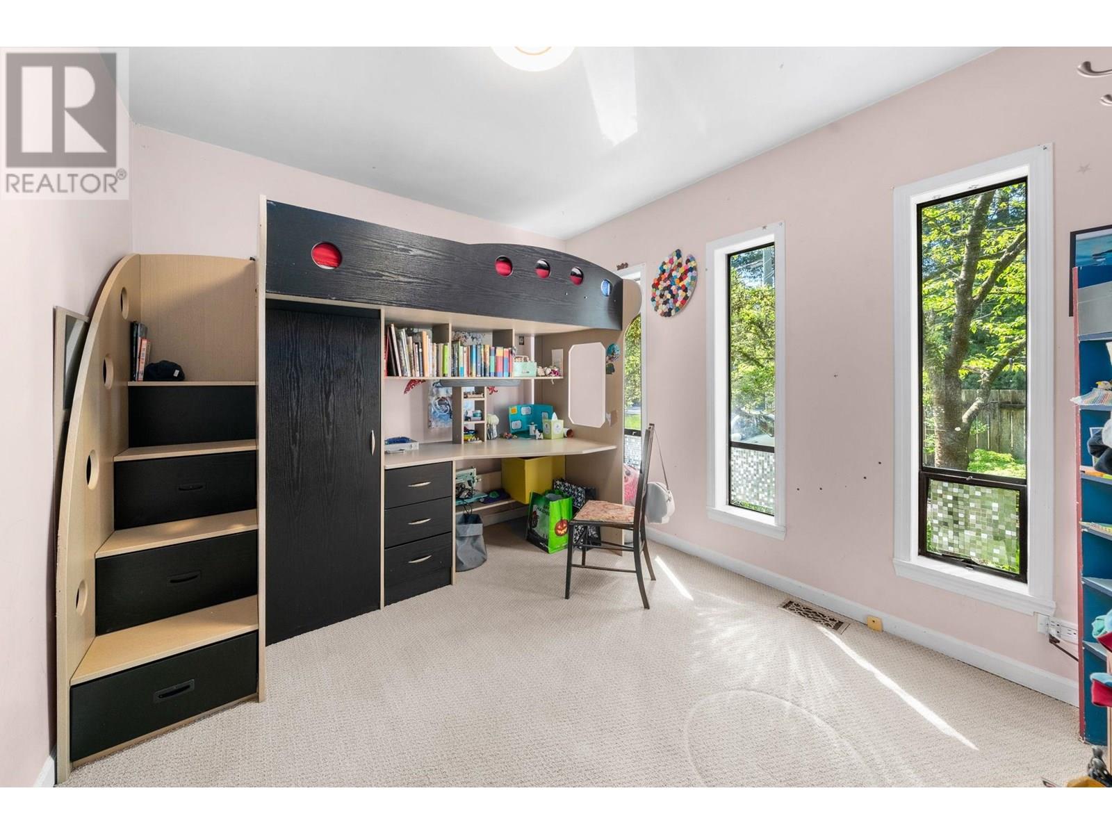 Property at 2152 MACKAY AVENUE image 2
